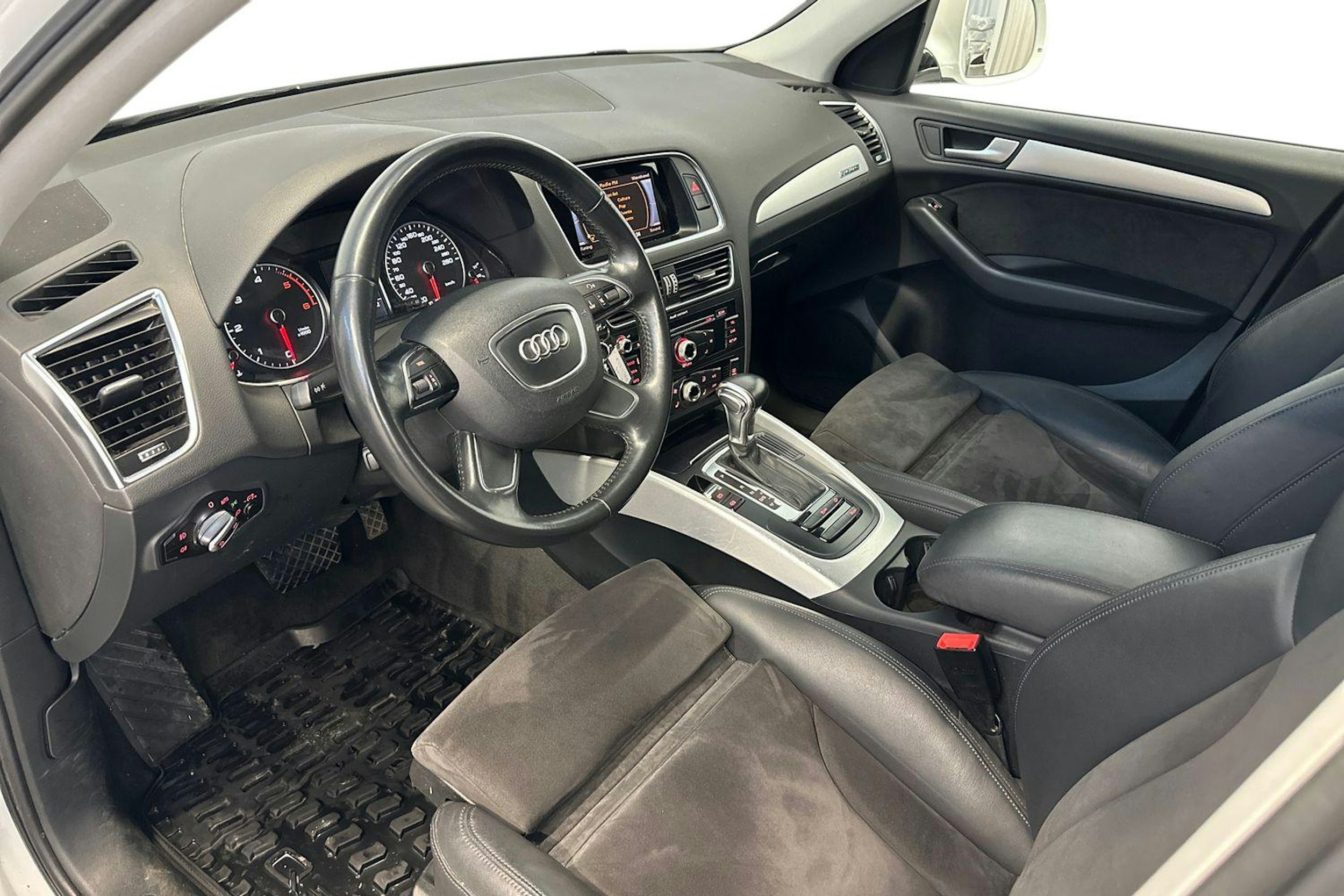 valkoinen Audi Q5 2016 kuva 7.