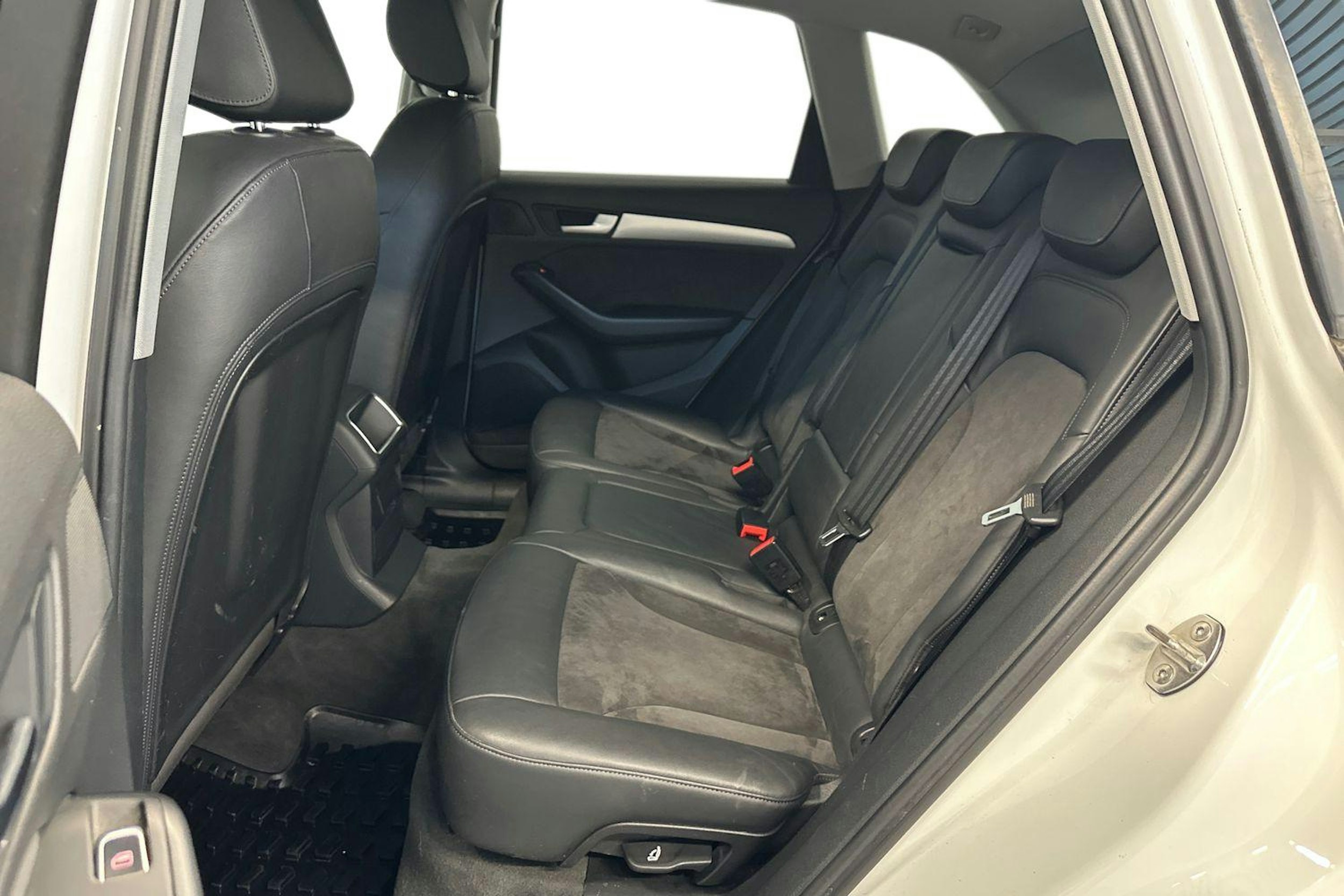 valkoinen Audi Q5 2016 kuva 10.