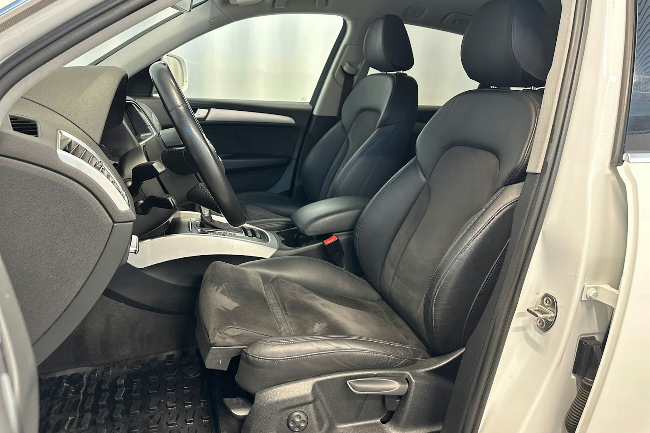 valkoinen Audi Q5 2016 kuva 14.