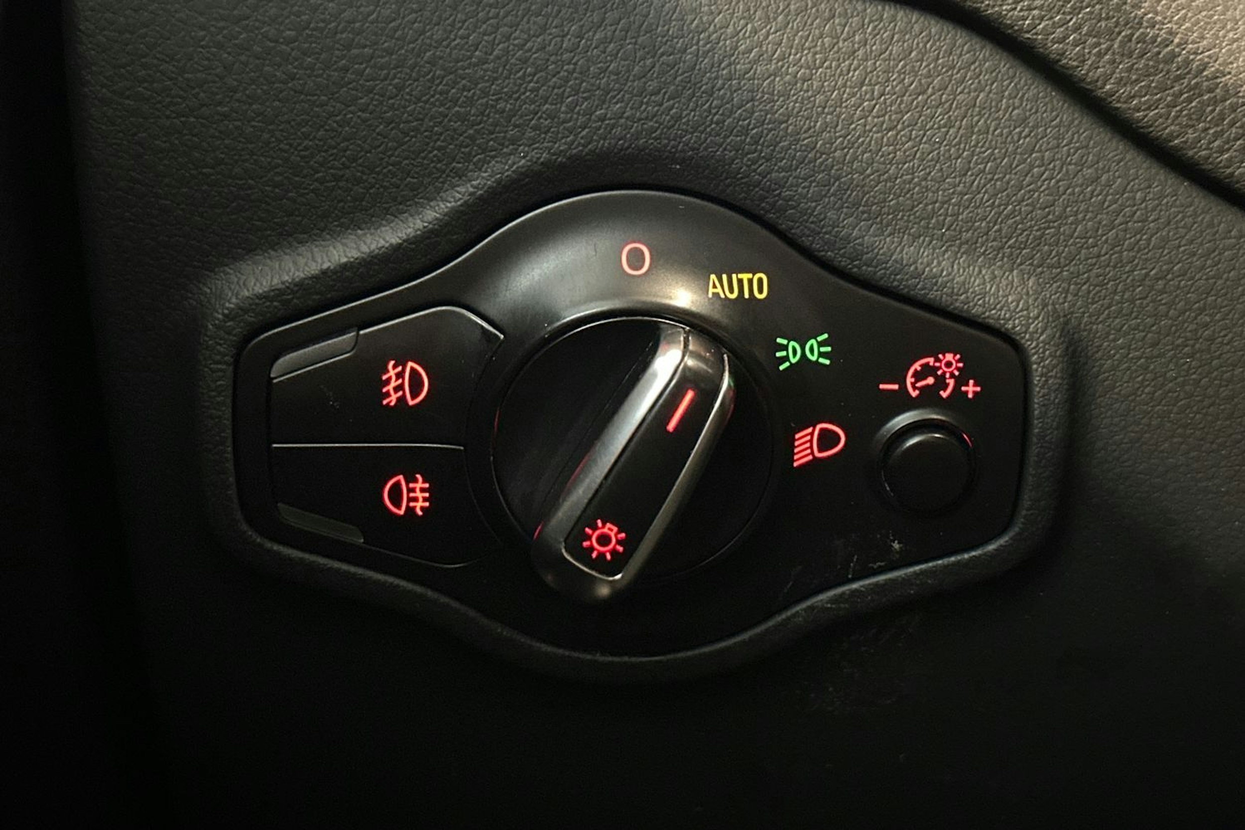 valkoinen Audi Q5 2016 kuva 29.