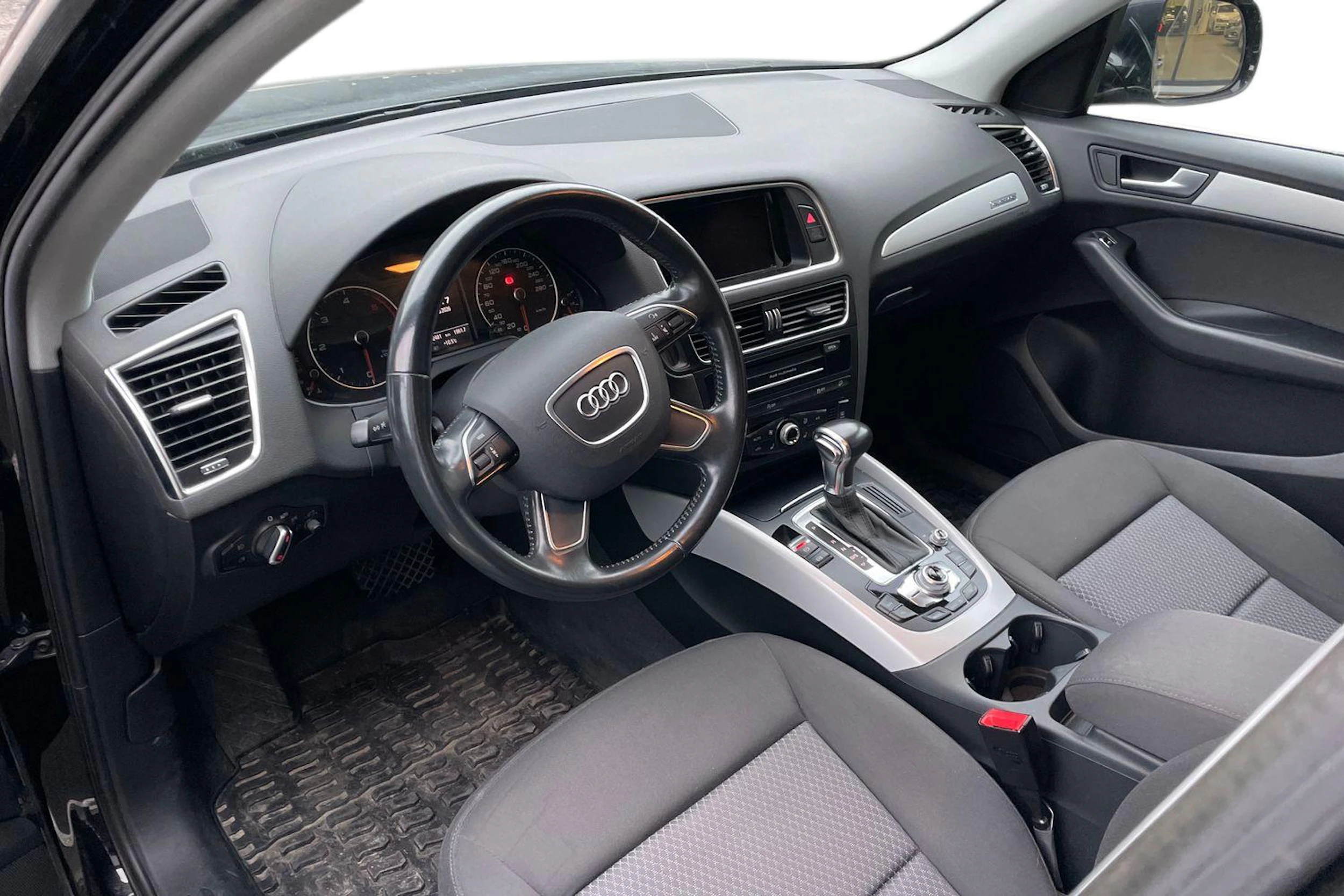 musta Audi Q5 2016 kuva 3.