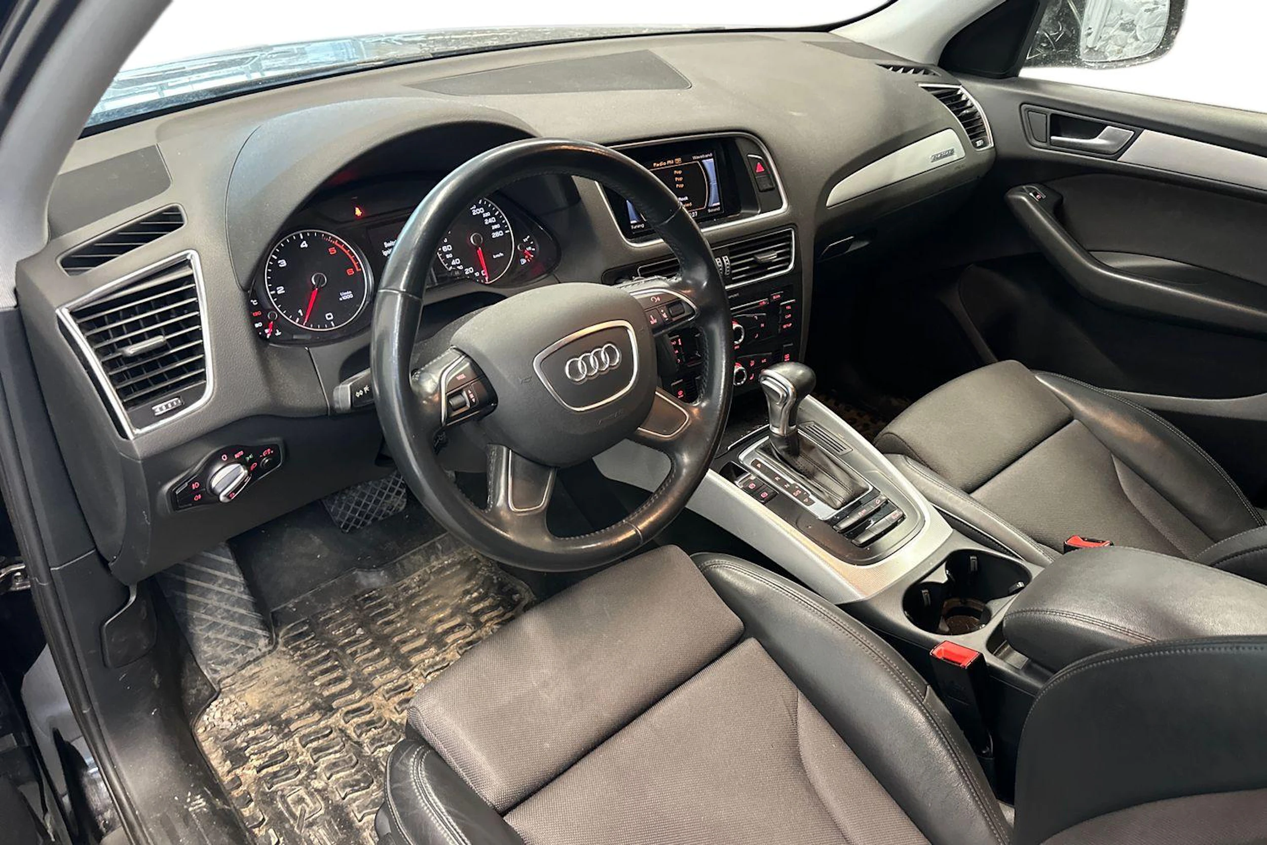 musta Audi Q5 2016 kuva 3.