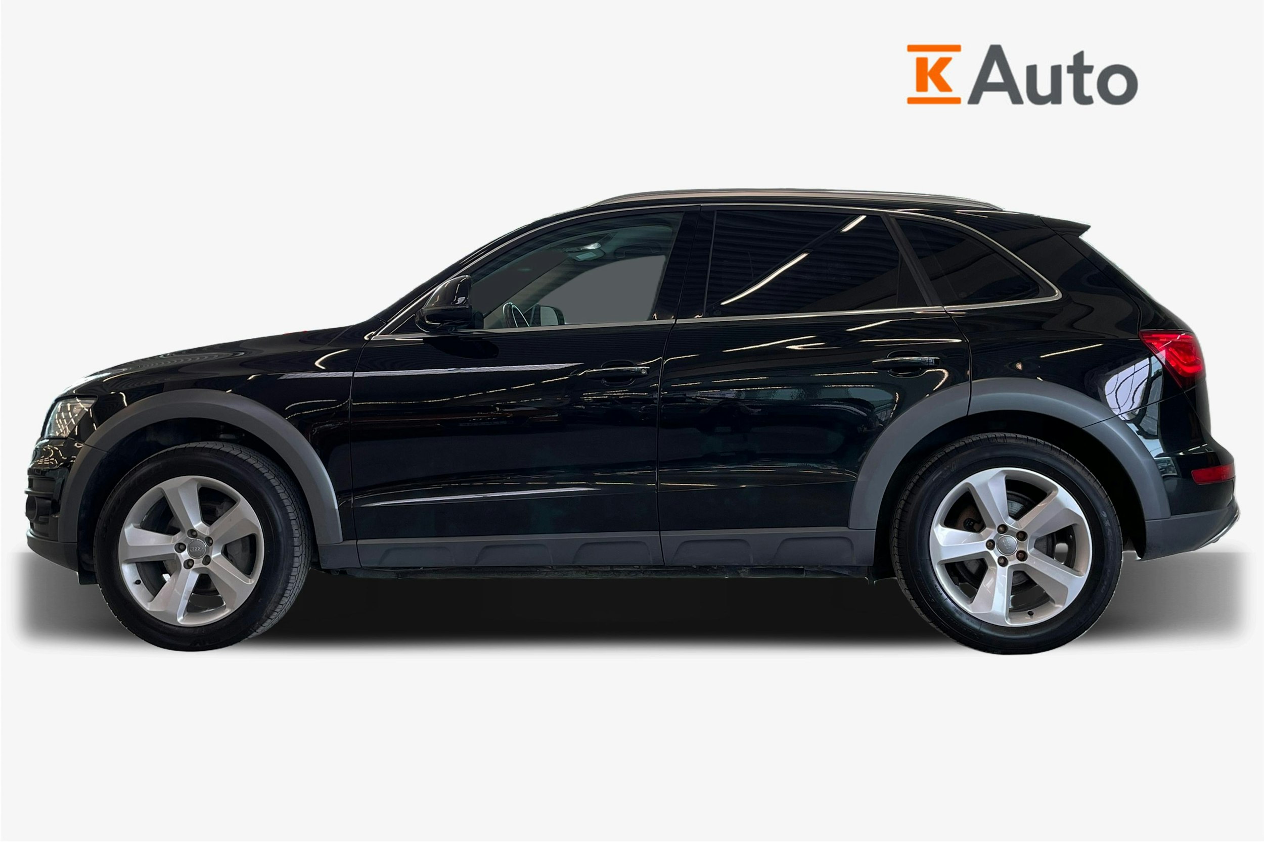 Musta Audi Q5 2016 kuva 6.