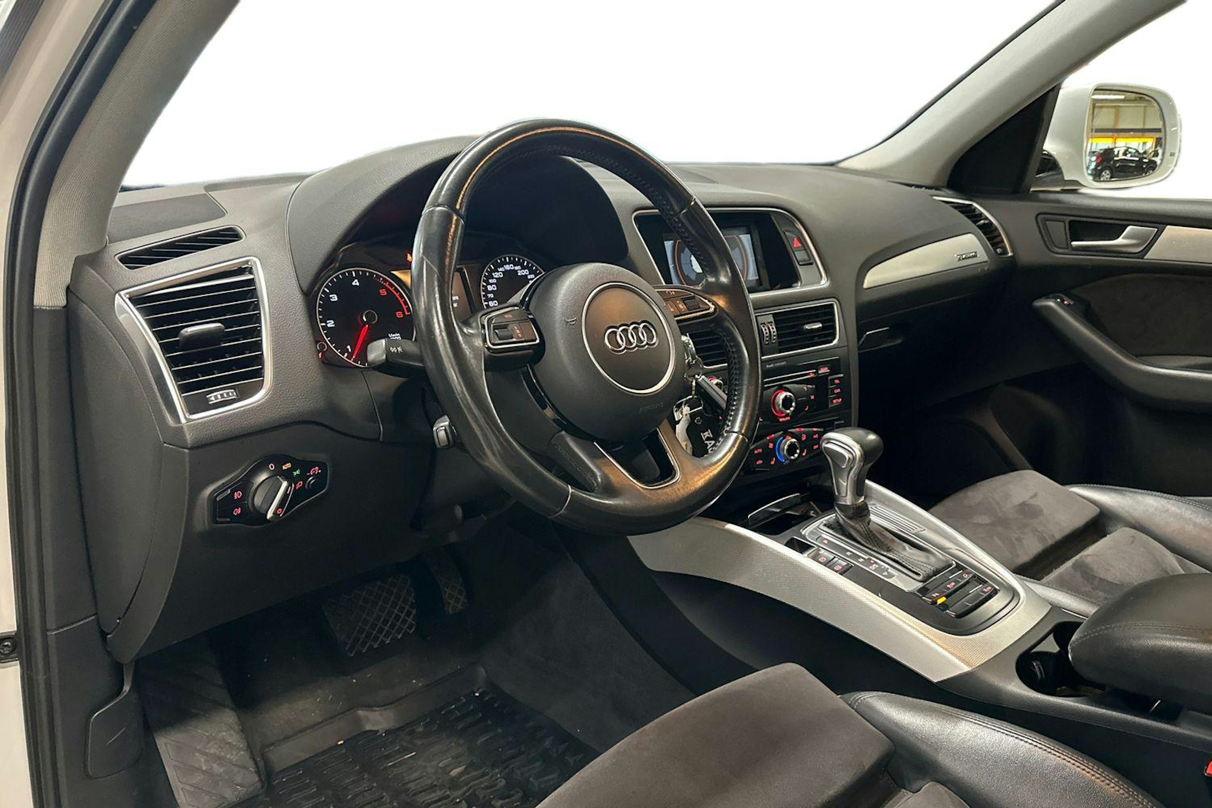 valkoinen Audi Q5 2016 kuva 3.