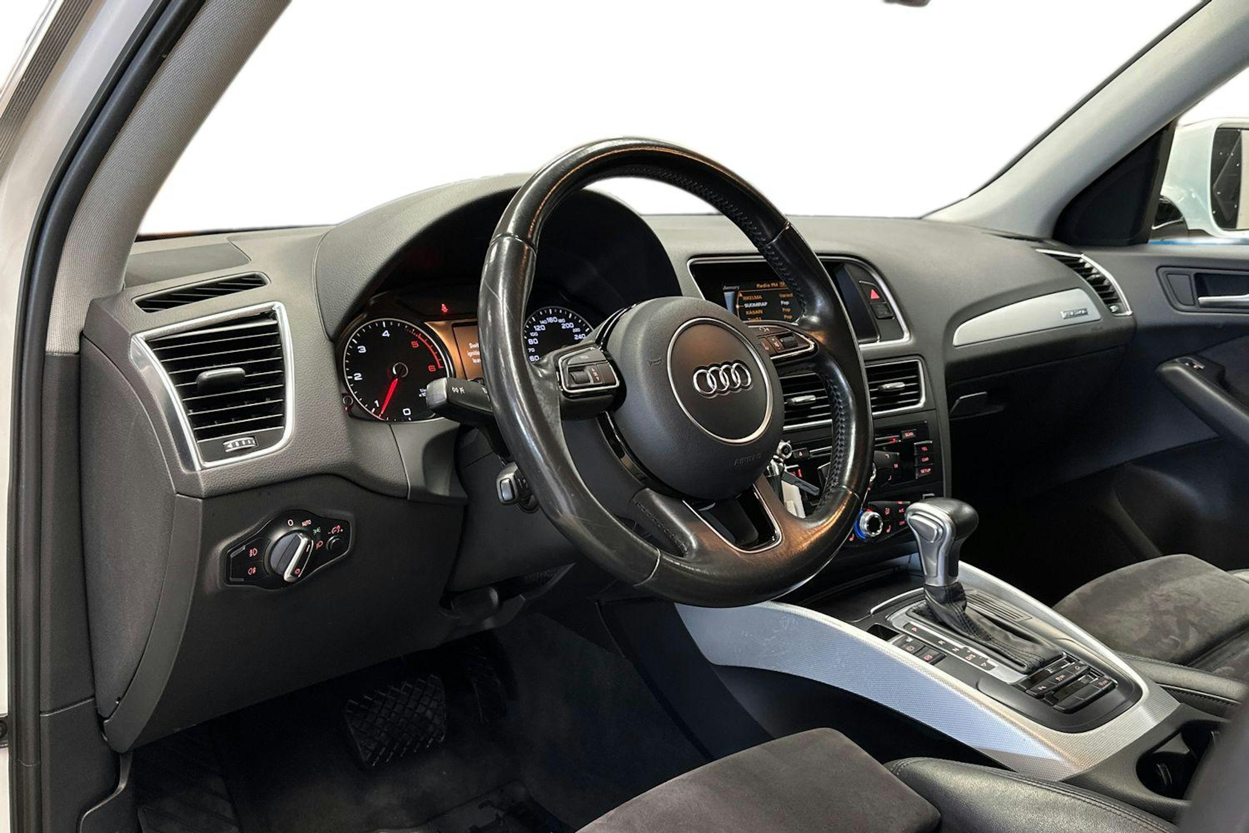valkoinen Audi Q5 2016 kuva 7.