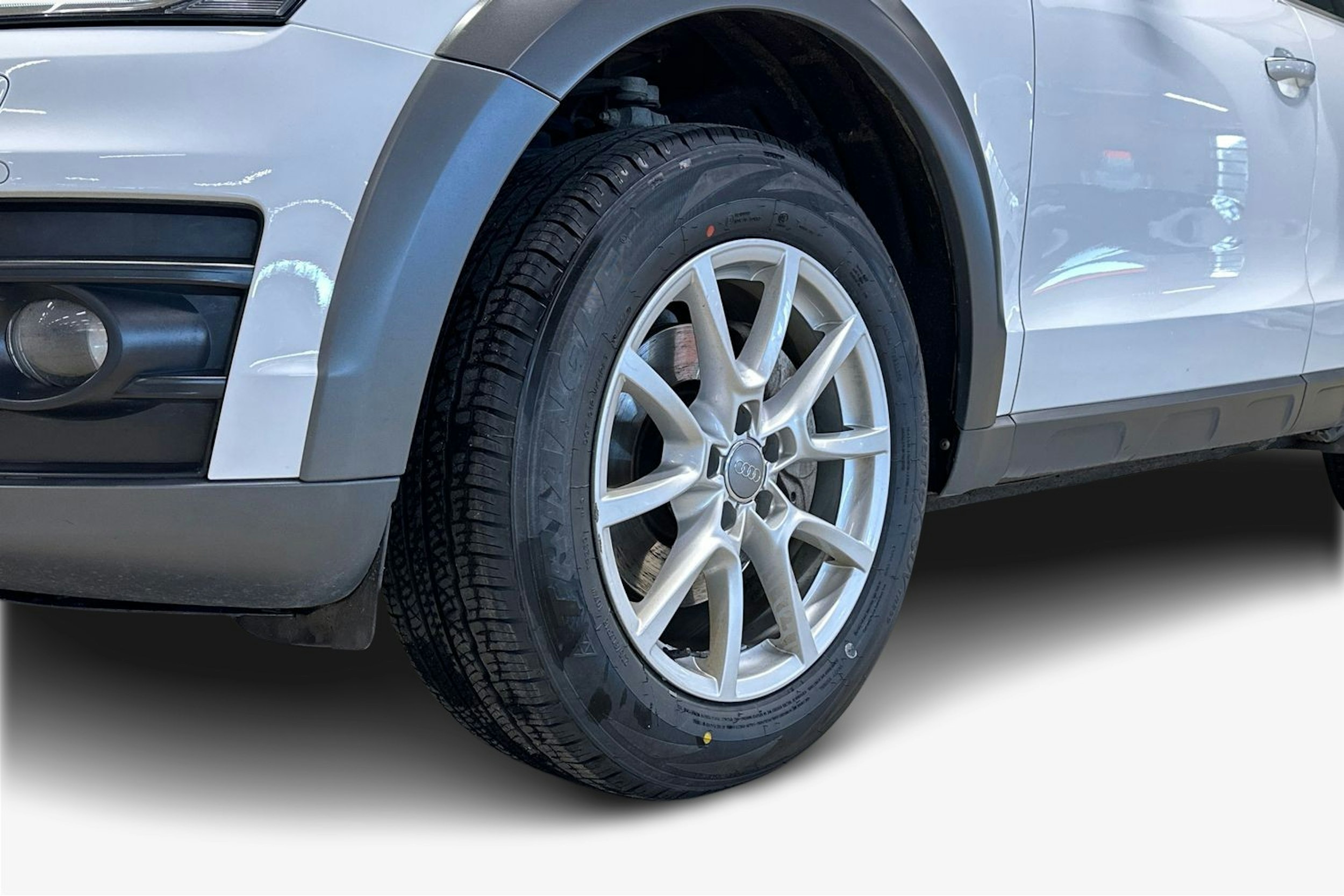valkoinen Audi Q5 2016 kuva 11.
