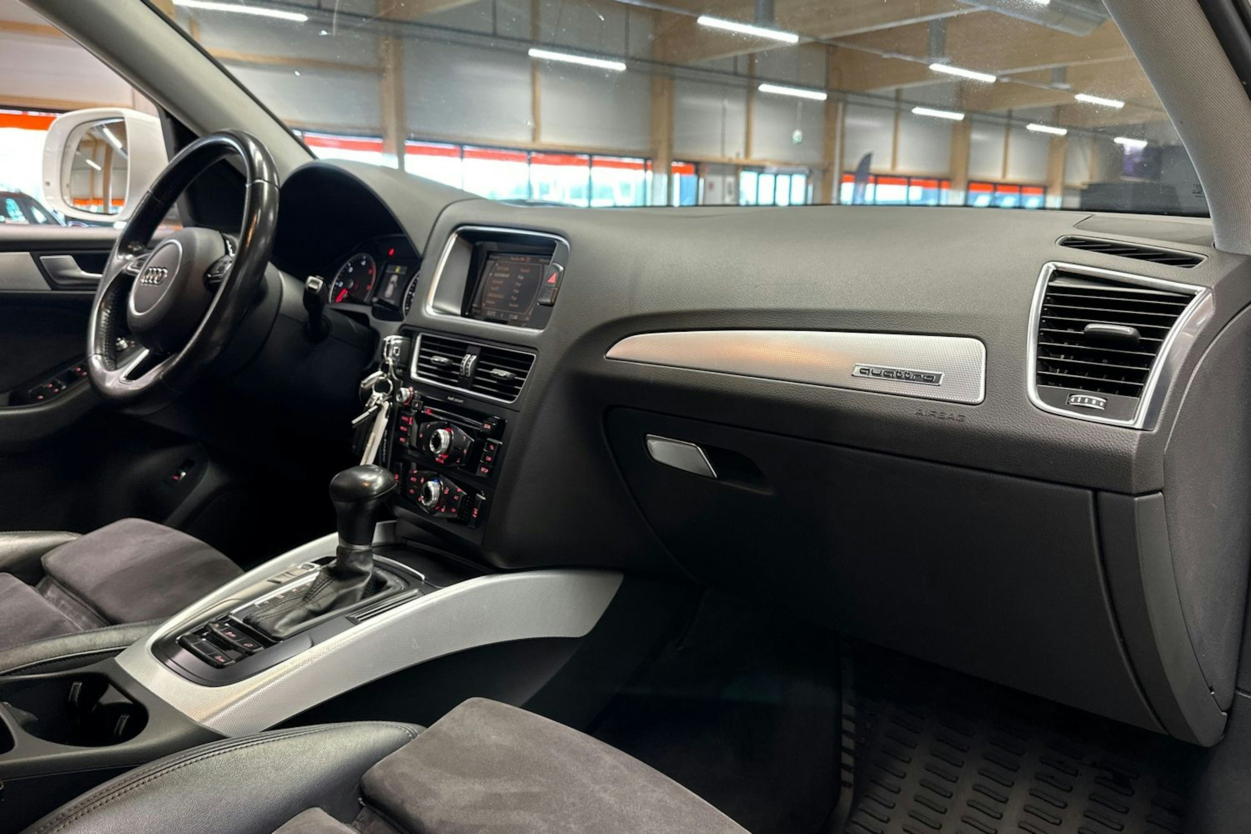 valkoinen Audi Q5 2016 kuva 14.