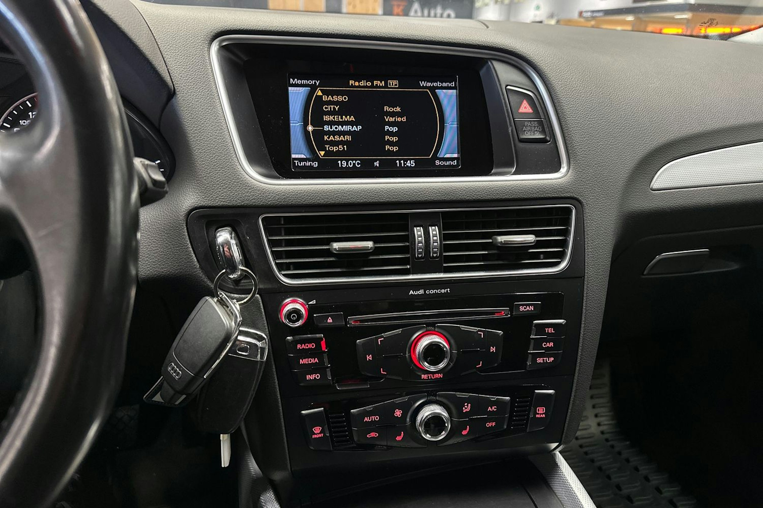 valkoinen Audi Q5 2016 kuva 19.