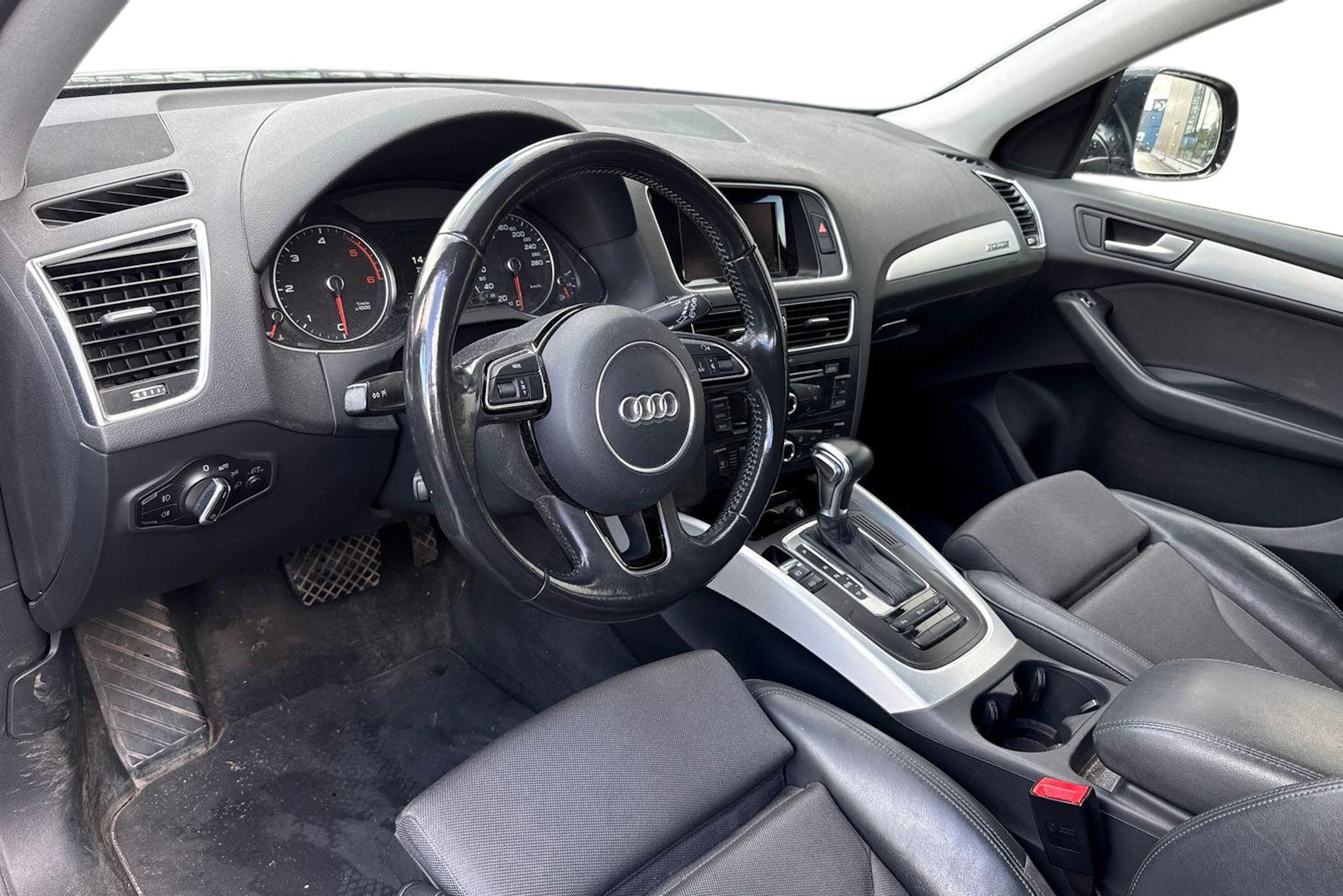 musta Audi Q5 2016 kuva 3.
