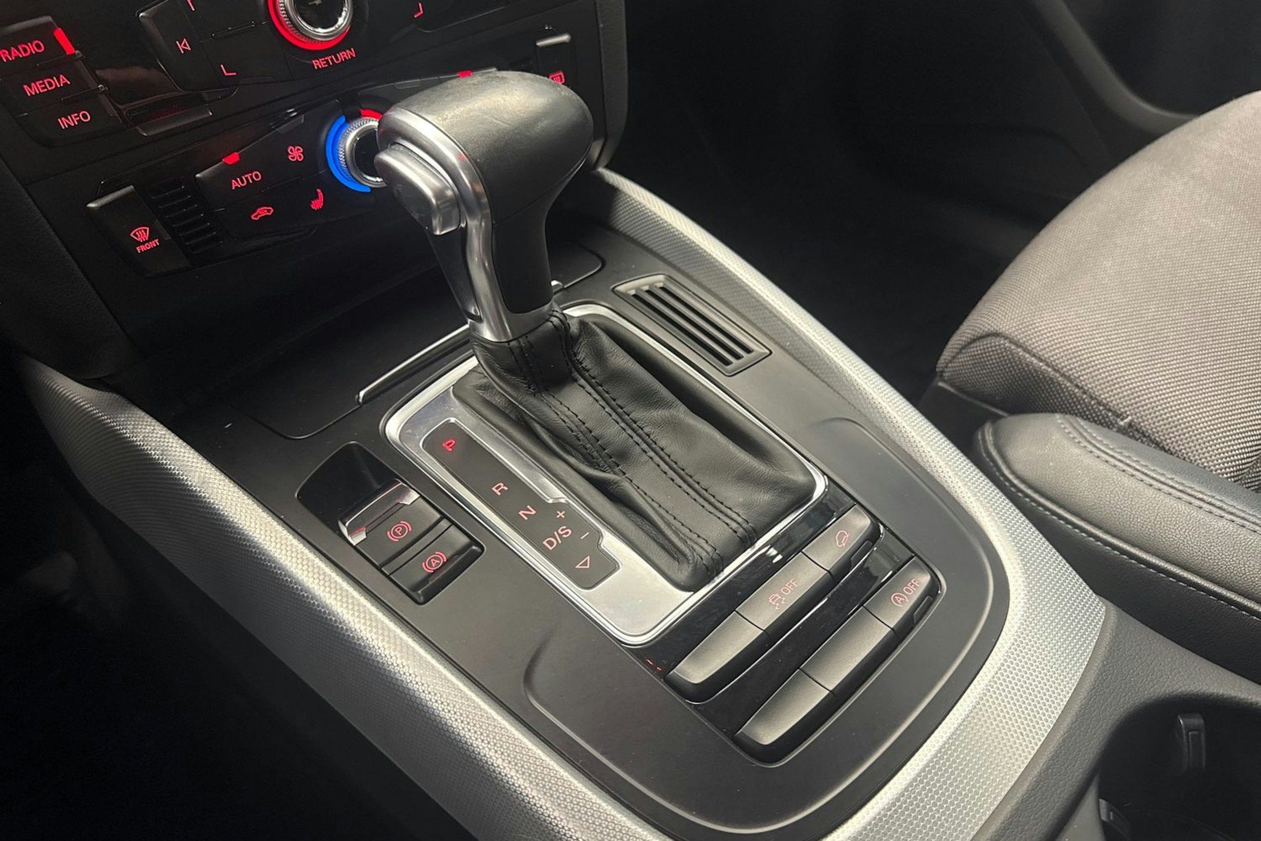 met. harmaa Audi Q5 2016 kuva 18.
