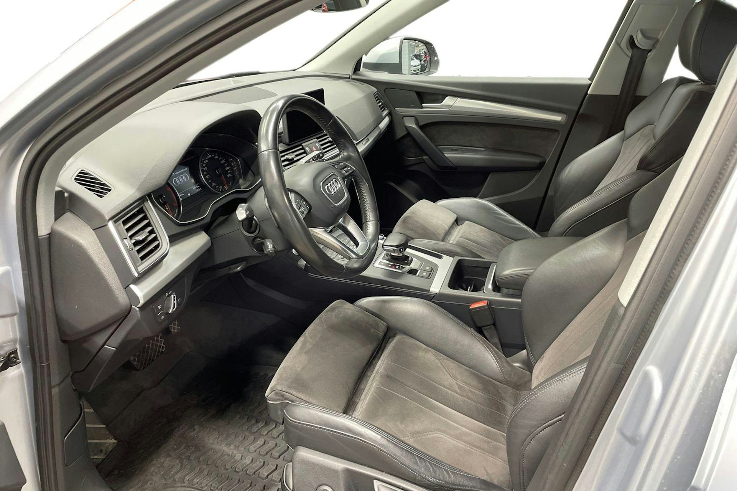 Hopea Audi Q5 2017 kuva 7.