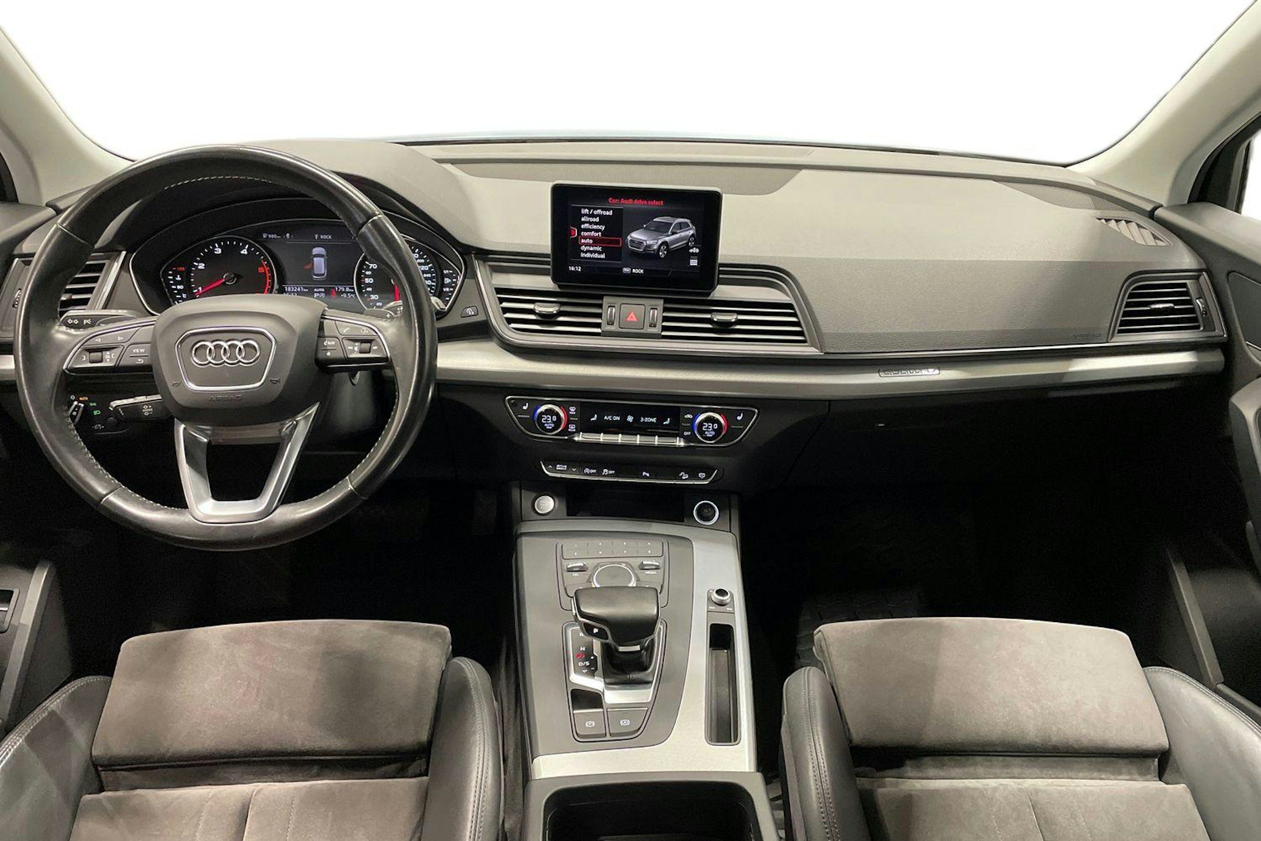 Hopea Audi Q5 2017 kuva 9.