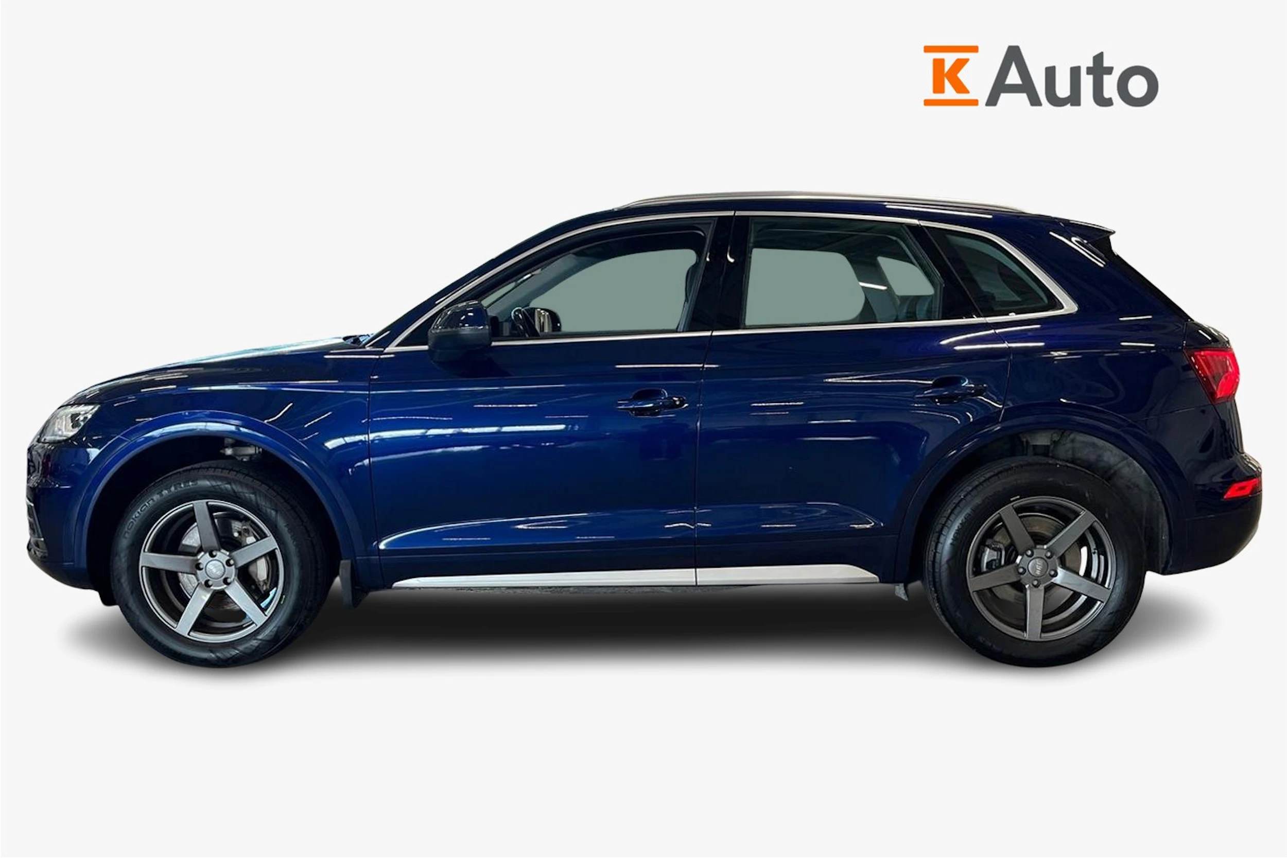 sininen Audi Q5 2017 kuva 5.