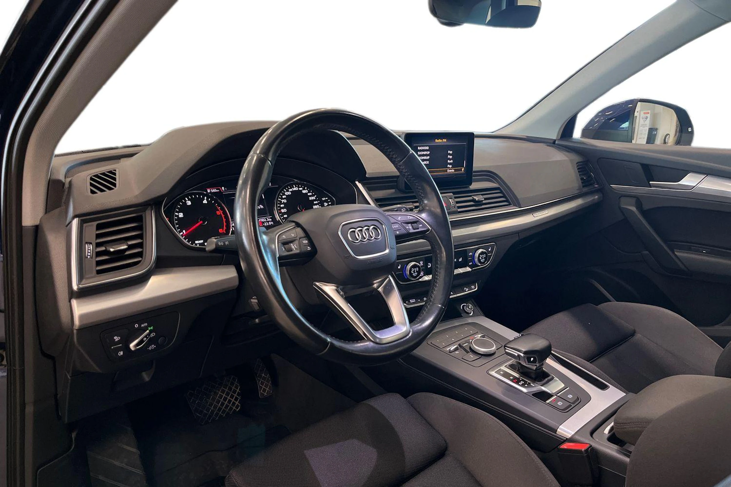 sininen Audi Q5 2017 kuva 6.