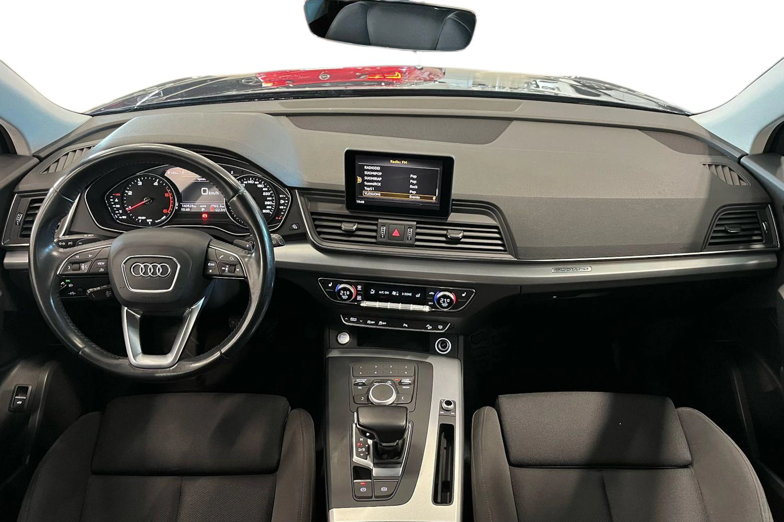 sininen Audi Q5 2017 kuva 7.