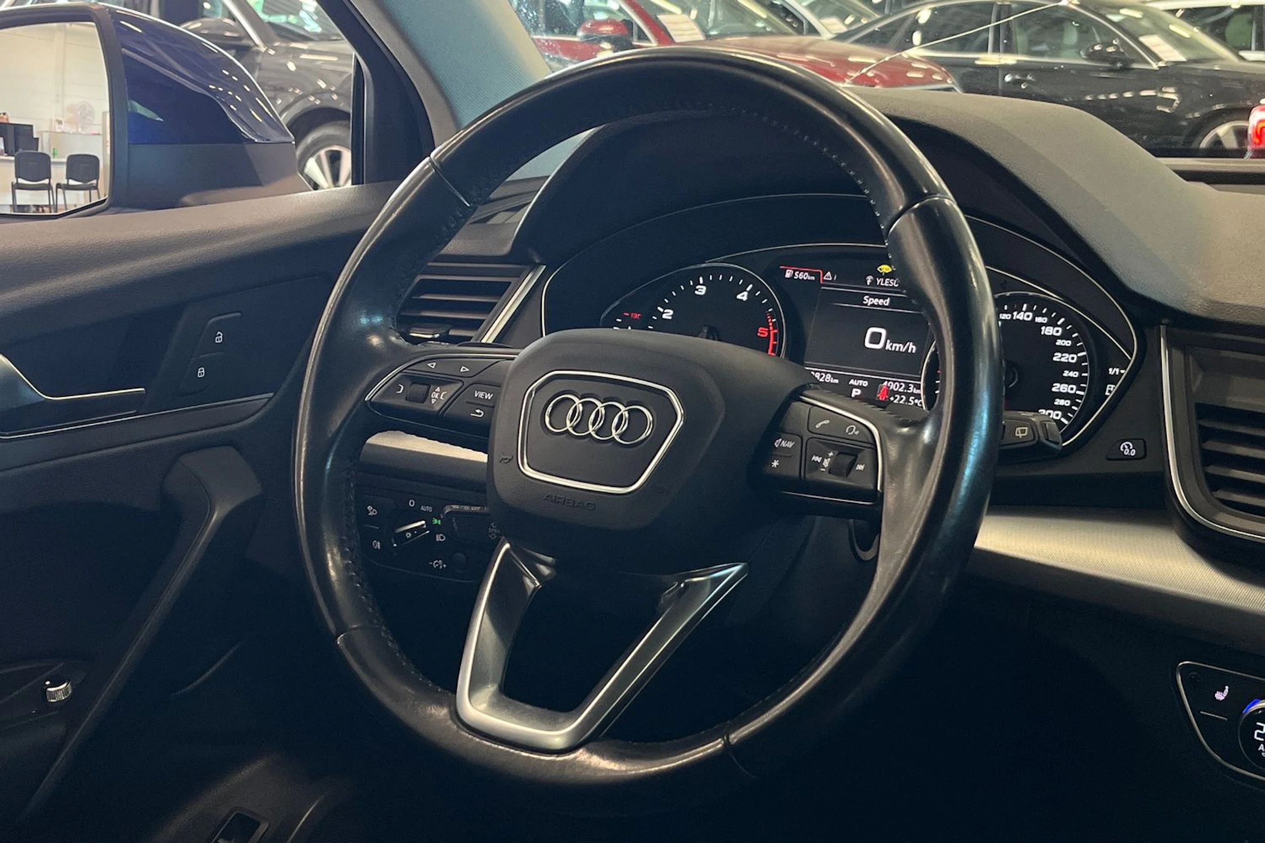 sininen Audi Q5 2017 kuva 12.