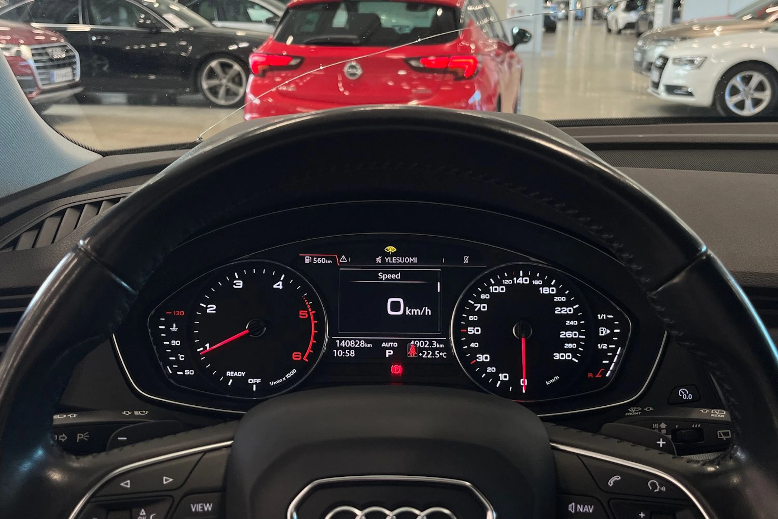 sininen Audi Q5 2017 kuva 13.
