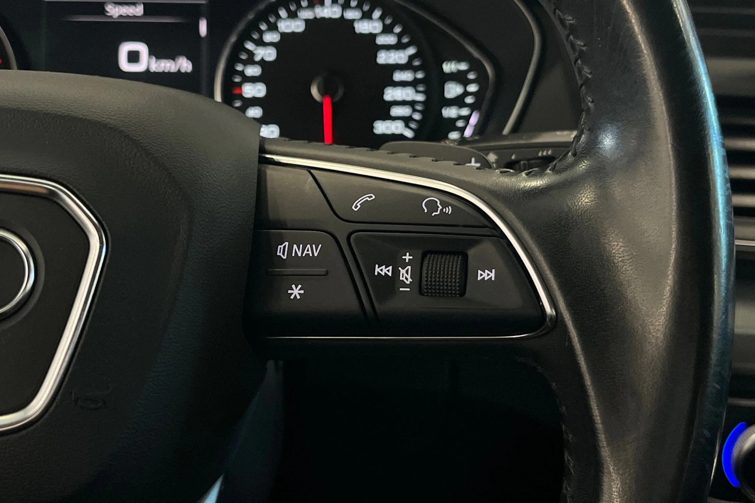 sininen Audi Q5 2017 kuva 14.