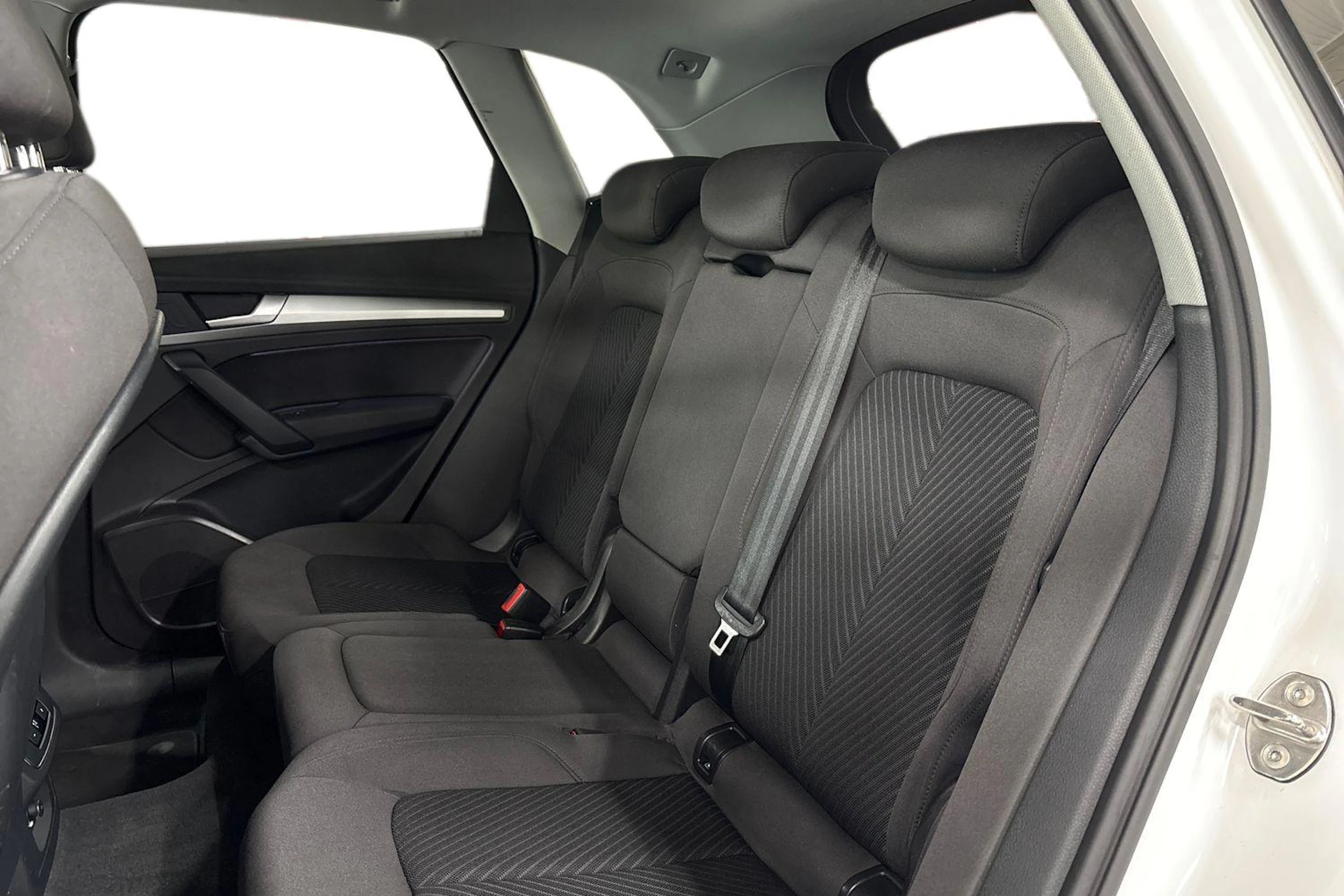 Valkoinen Audi Q5 2017 kuva 11.