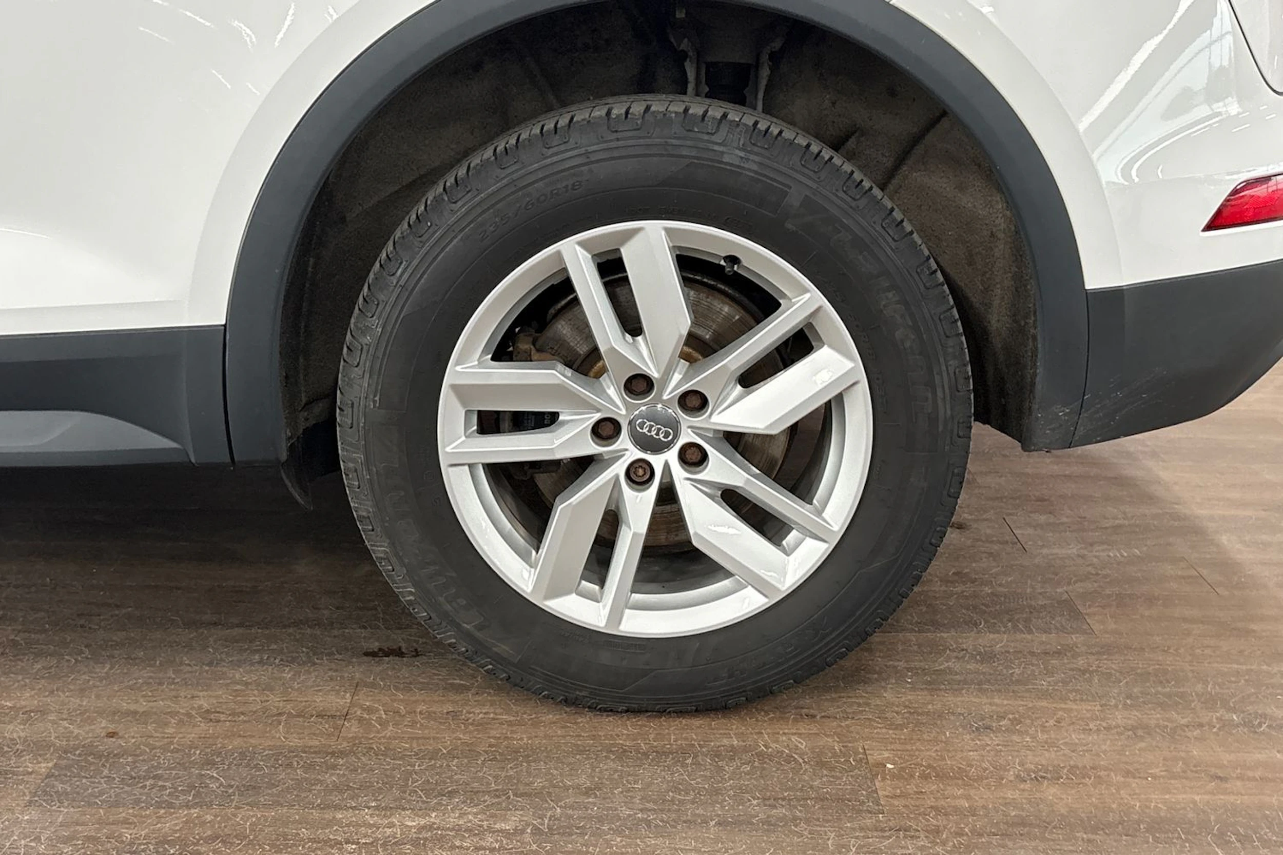 Valkoinen Audi Q5 2017 kuva 13.
