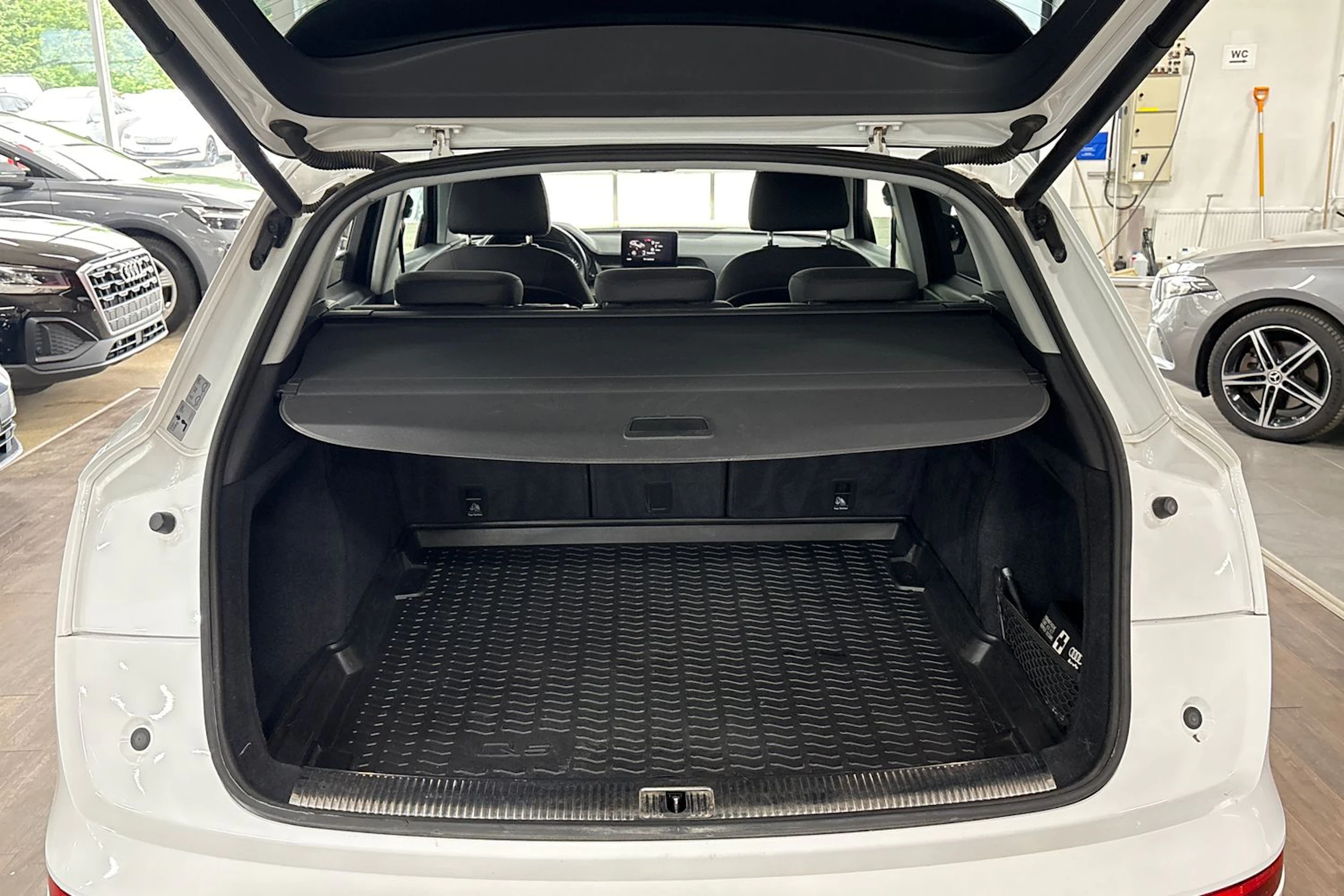 Valkoinen Audi Q5 2017 kuva 15.