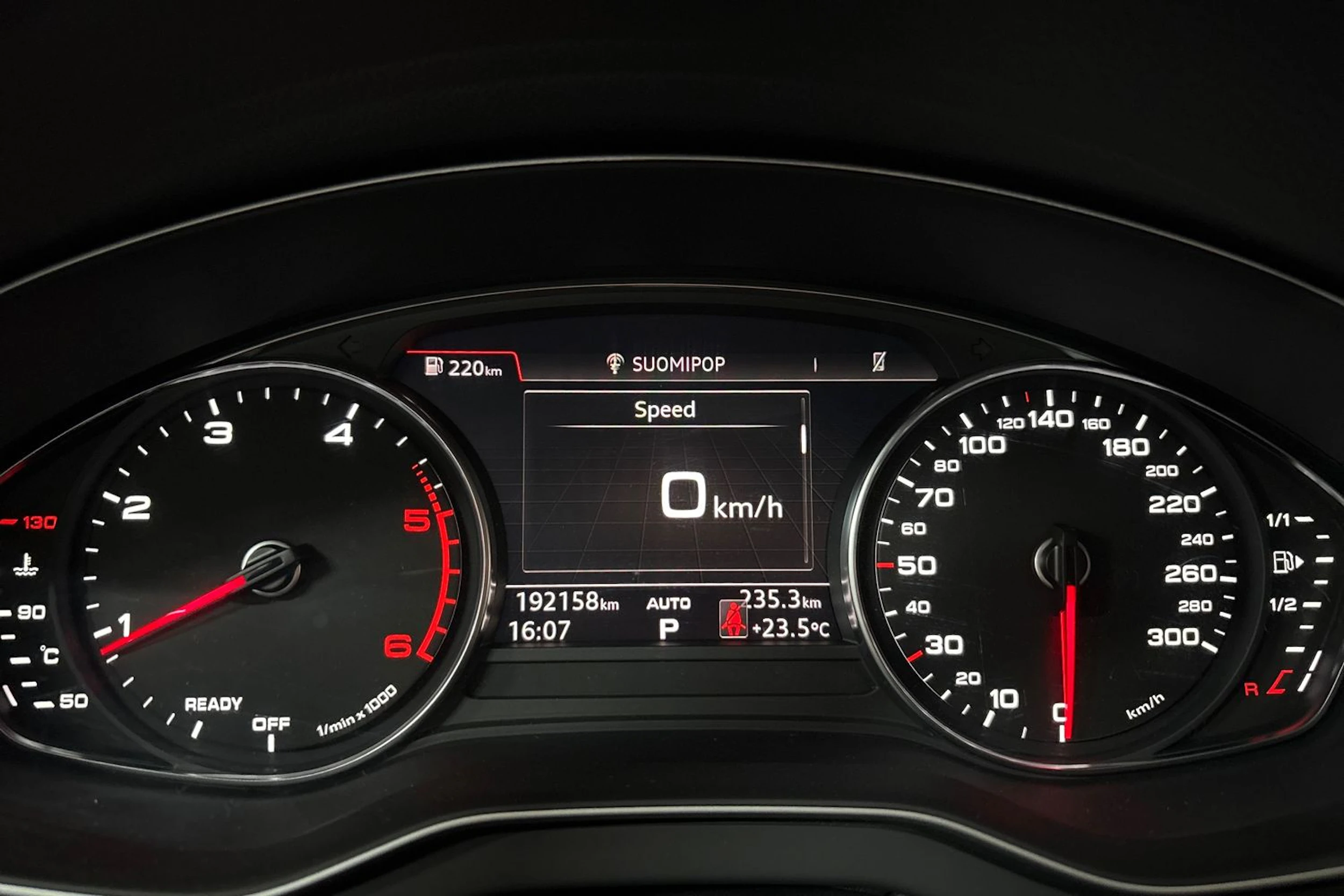 Valkoinen Audi Q5 2017 kuva 17.