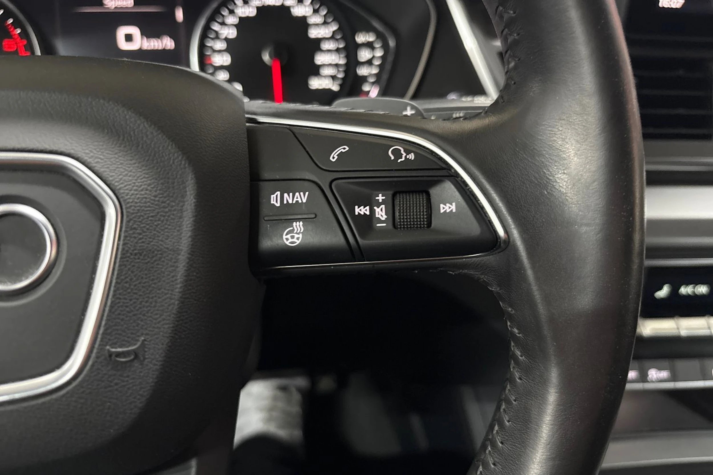 Valkoinen Audi Q5 2017 kuva 19.