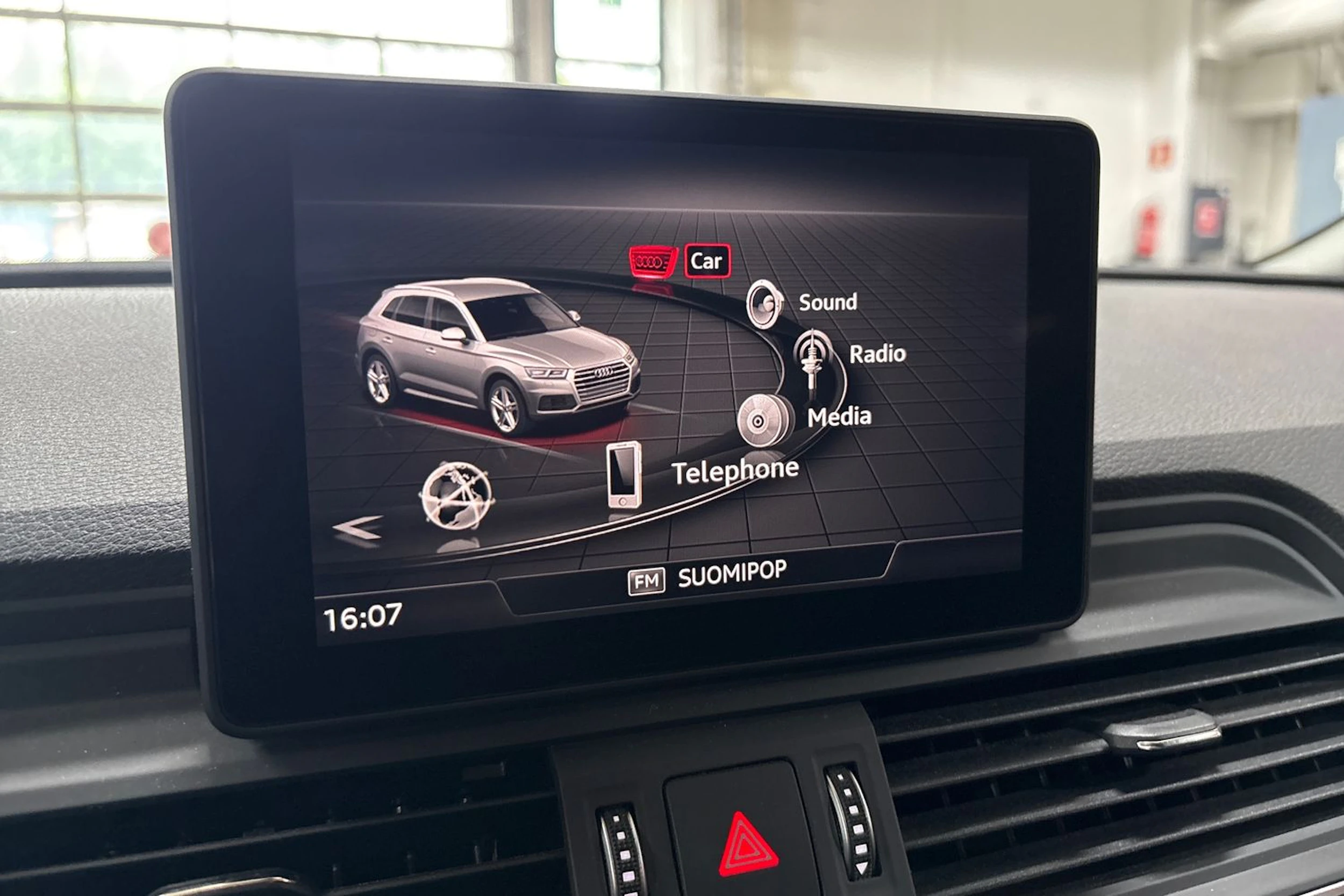 Valkoinen Audi Q5 2017 kuva 20.