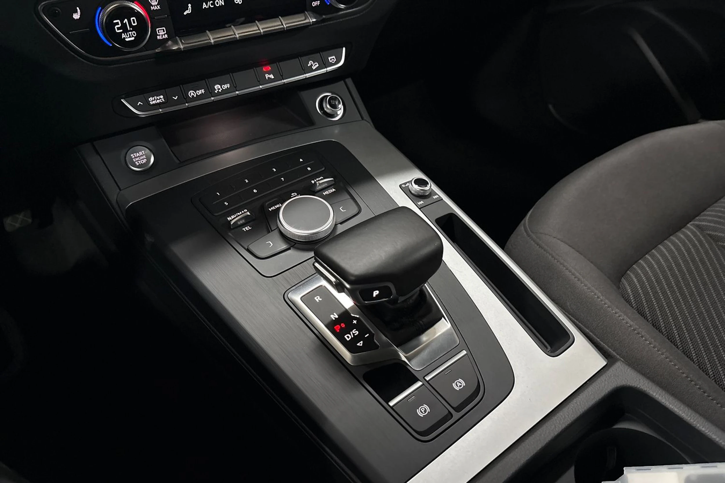 Valkoinen Audi Q5 2017 kuva 23.