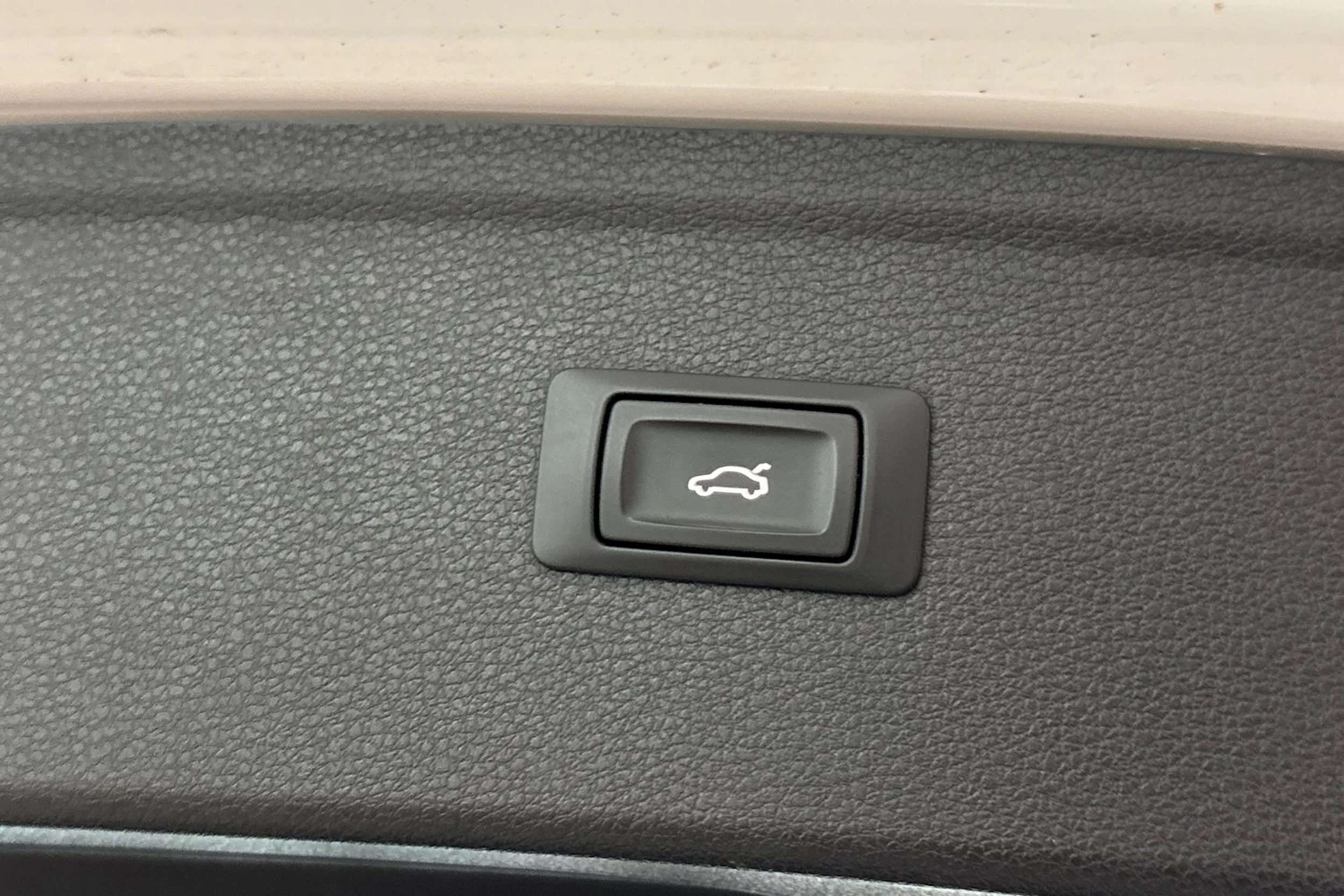Valkoinen Audi Q5 2017 kuva 28.