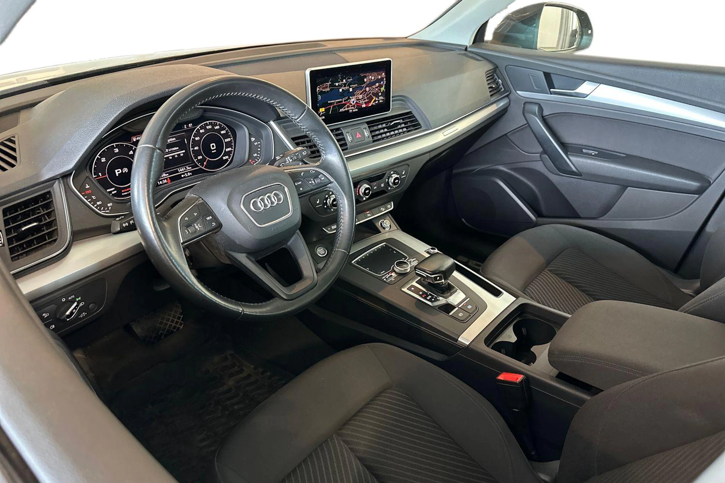 sininen Audi Q5 2017 kuva 3.