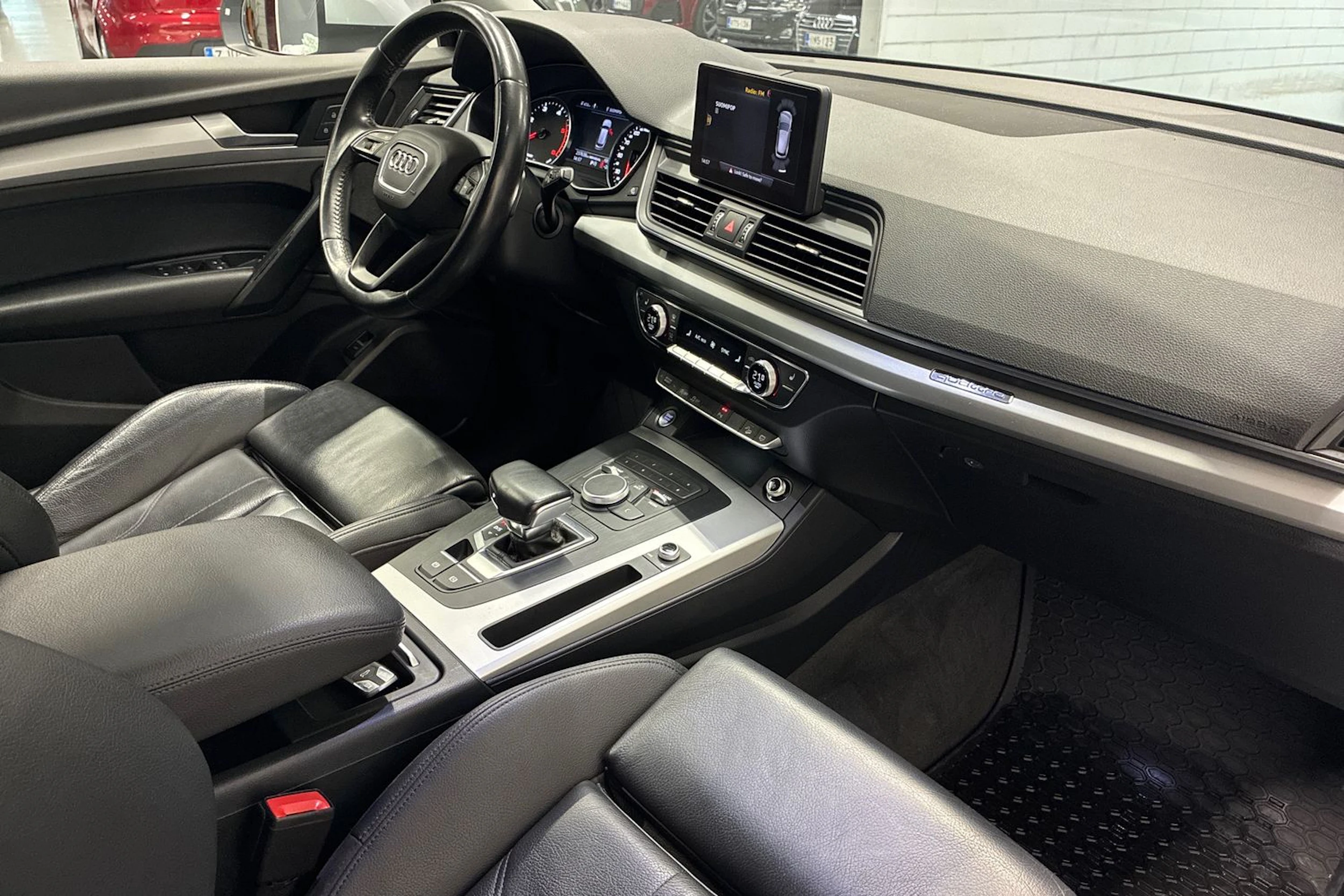 Hopea Audi Q5 2017 kuva 22.