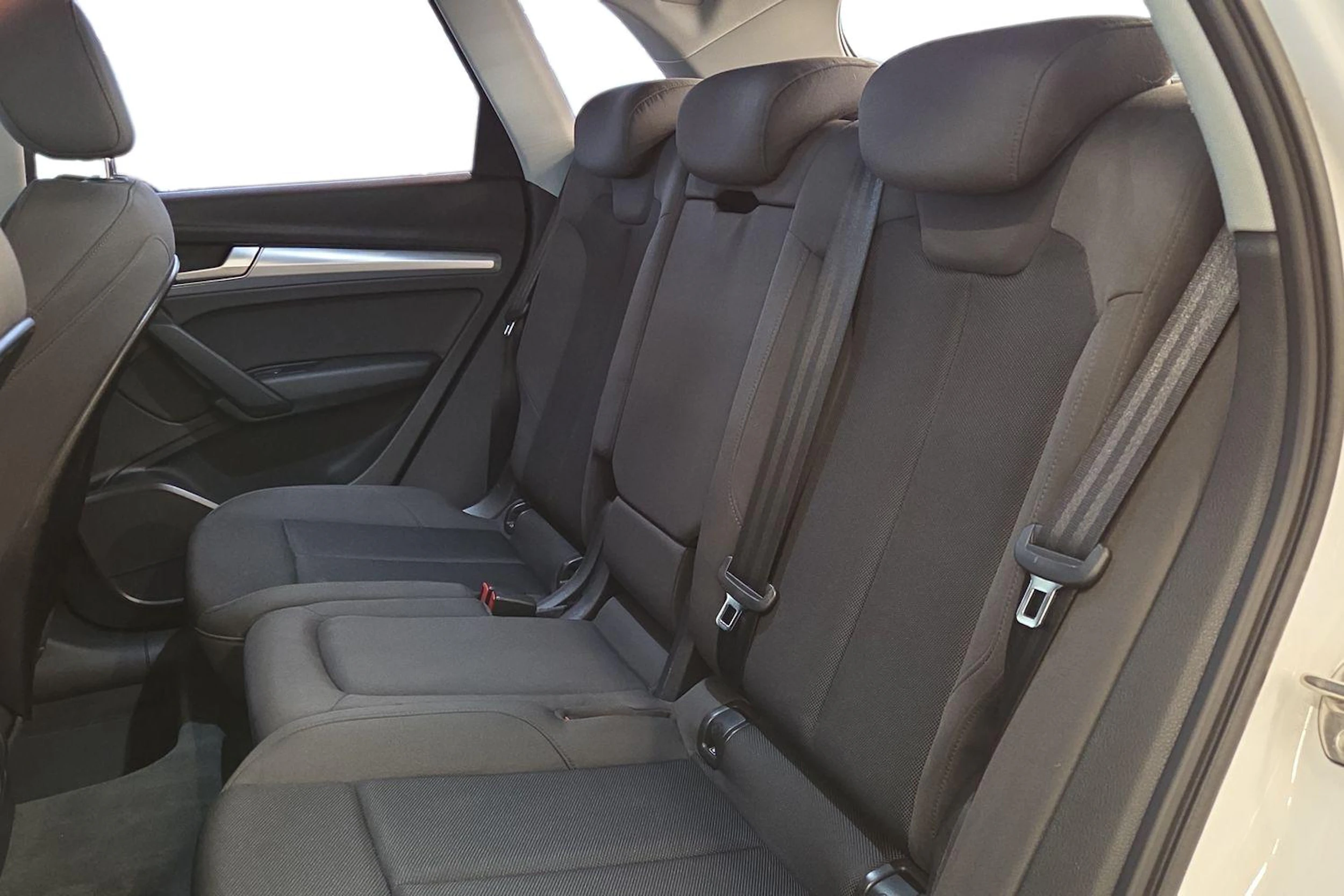 Valkoinen Audi Q5 2017 kuva 8.