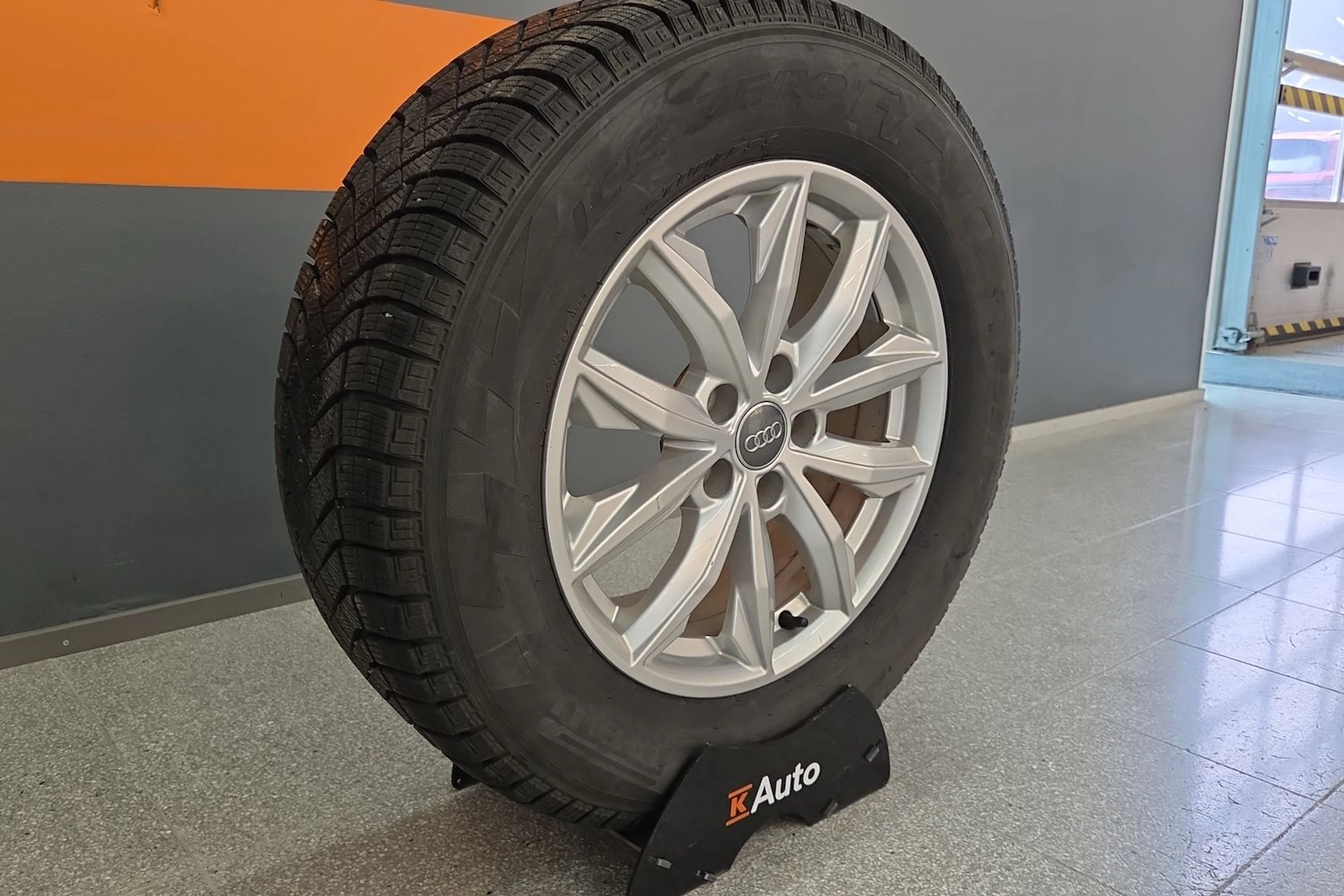Valkoinen Audi Q5 2017 kuva 10.