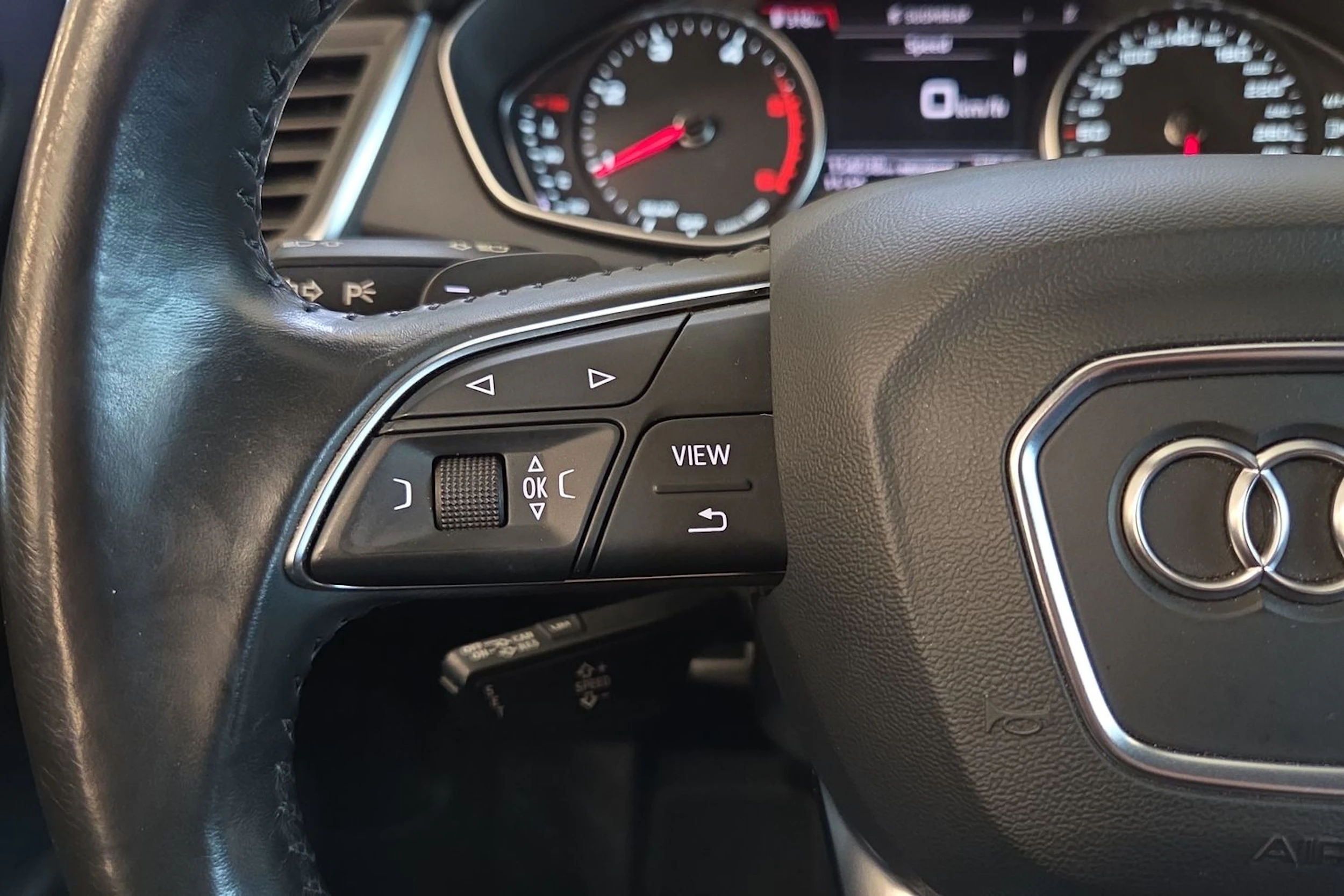Valkoinen Audi Q5 2017 kuva 12.