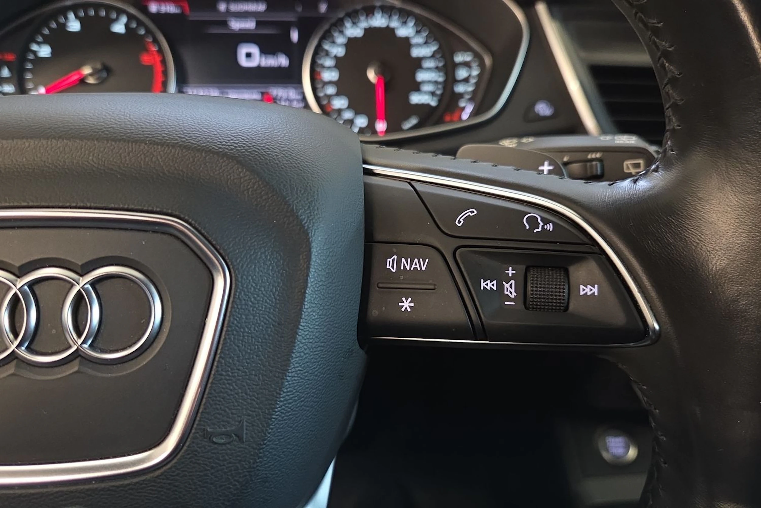 Valkoinen Audi Q5 2017 kuva 13.