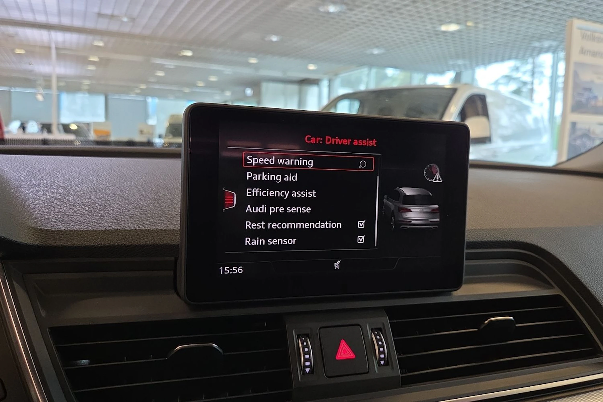 Valkoinen Audi Q5 2017 kuva 16.