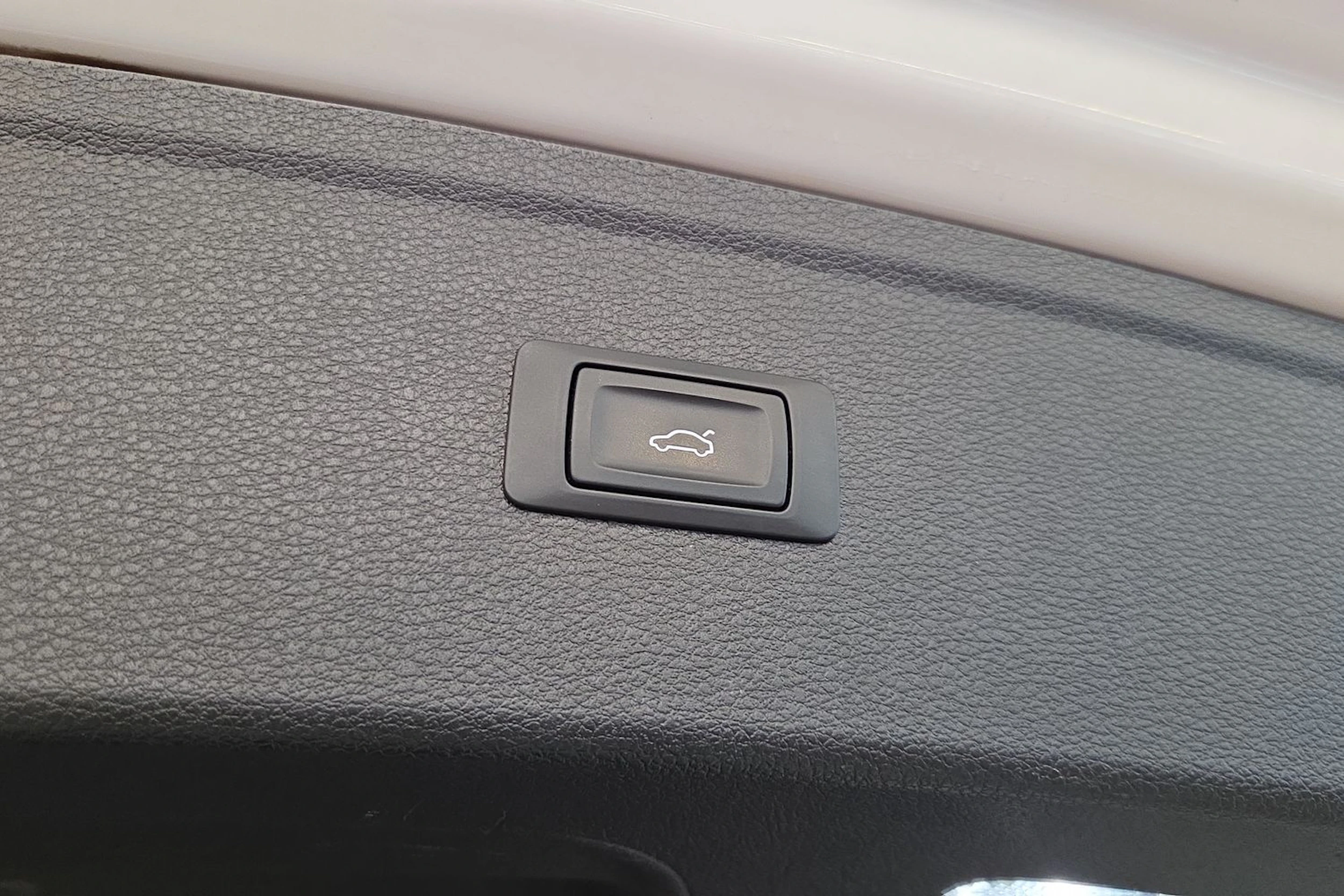 Valkoinen Audi Q5 2017 kuva 20.