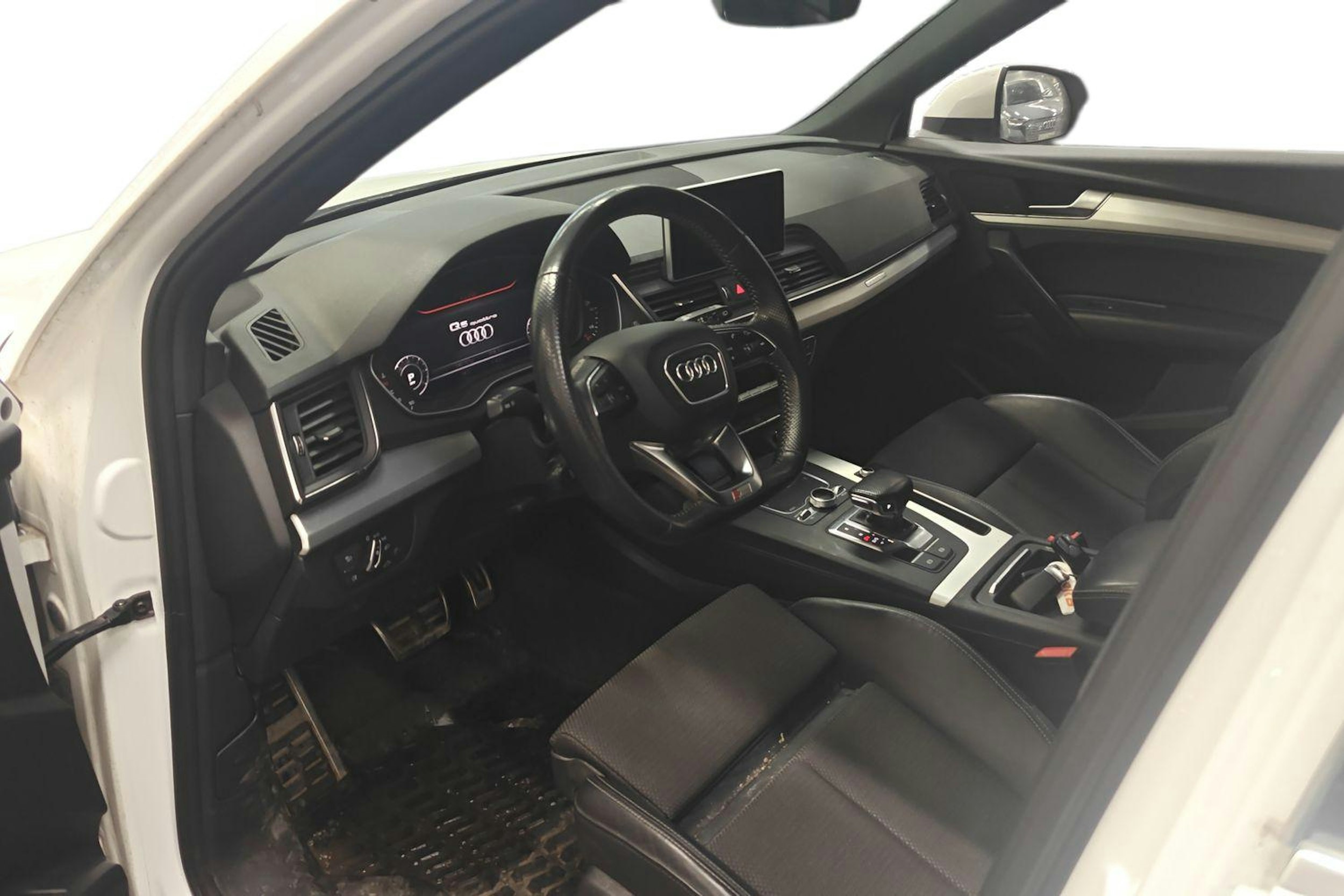 valkoinen Audi Q5 2017 kuva 3.