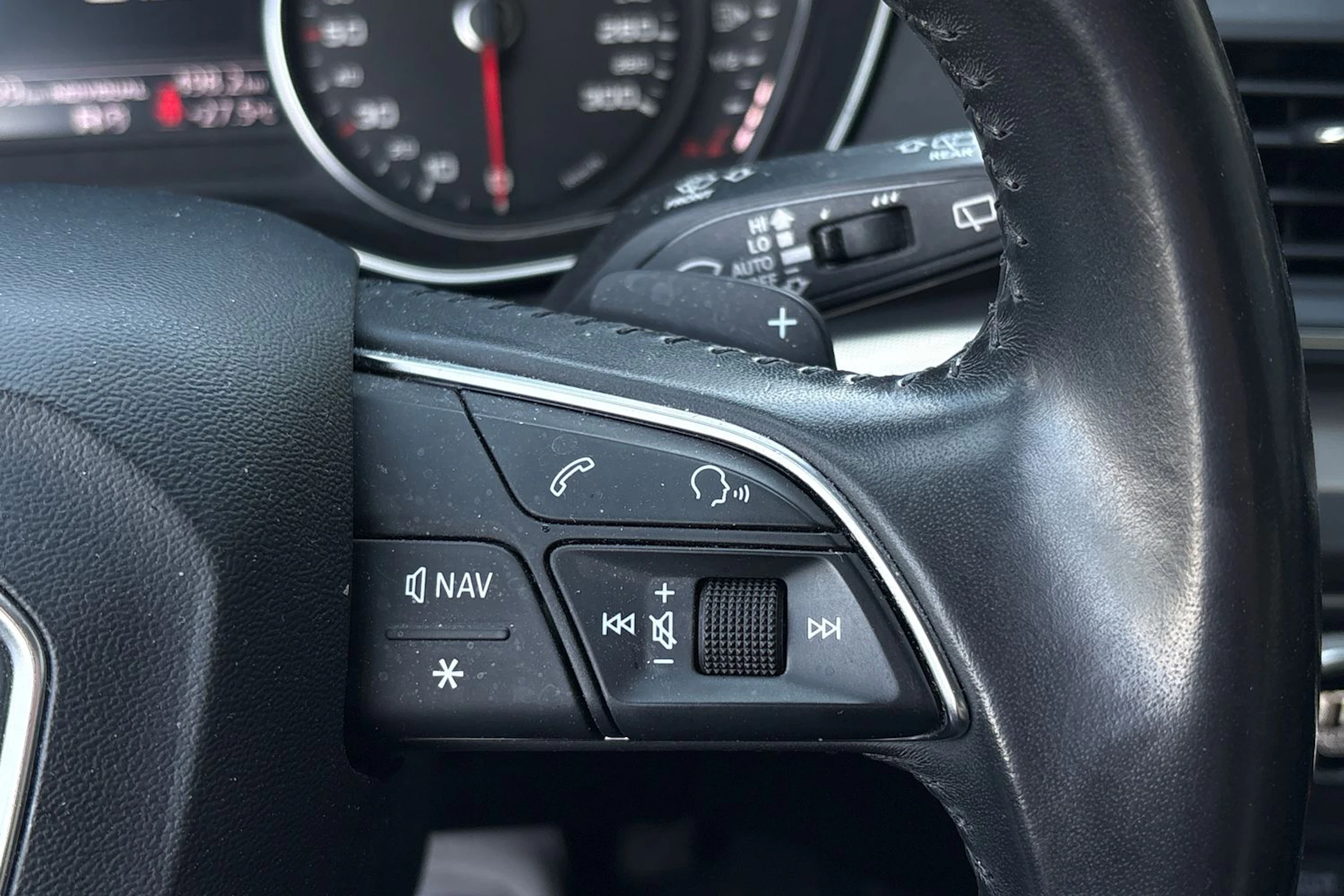 punainen Audi Q5 2017 kuva 16.