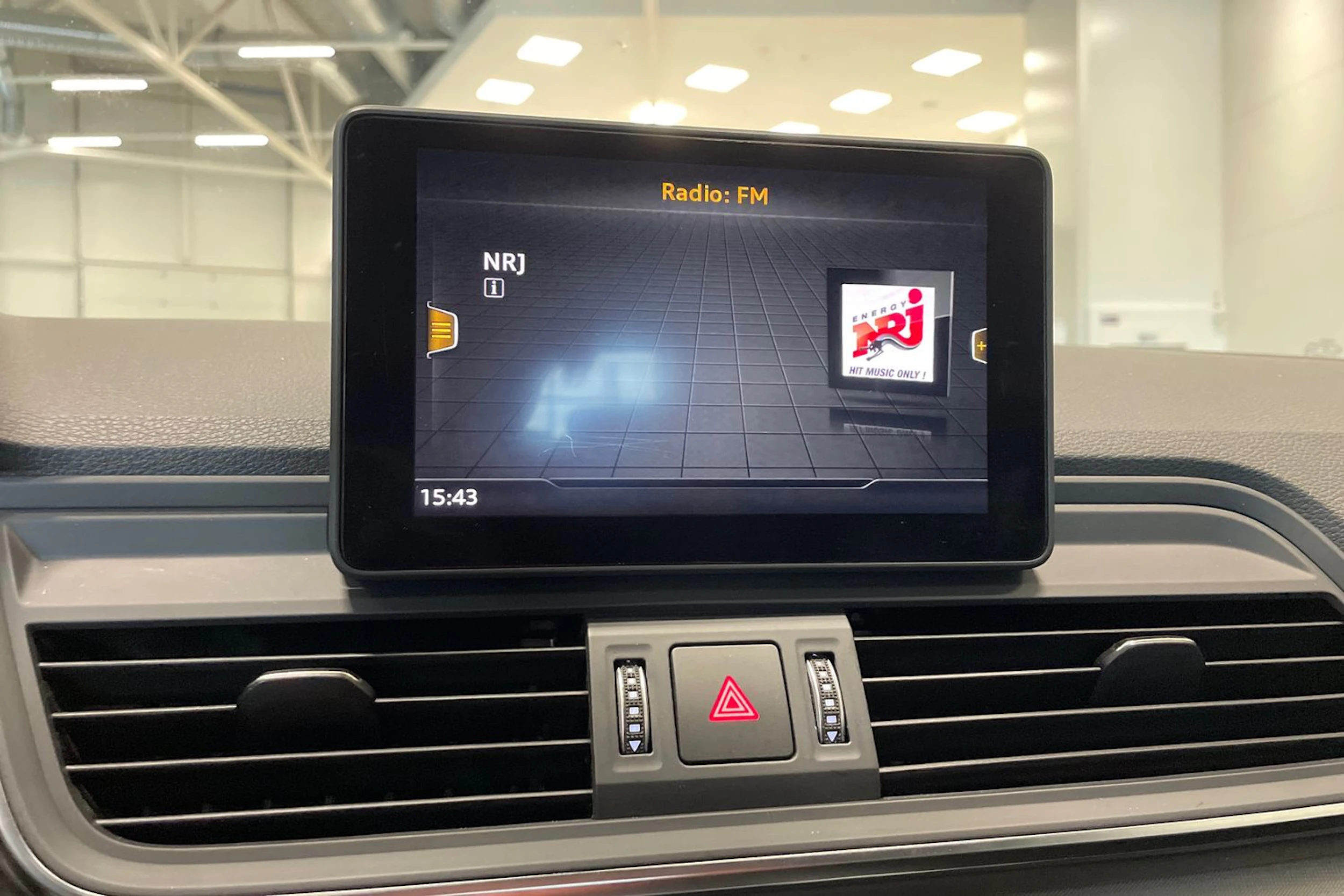 punainen Audi Q5 2017 kuva 18.
