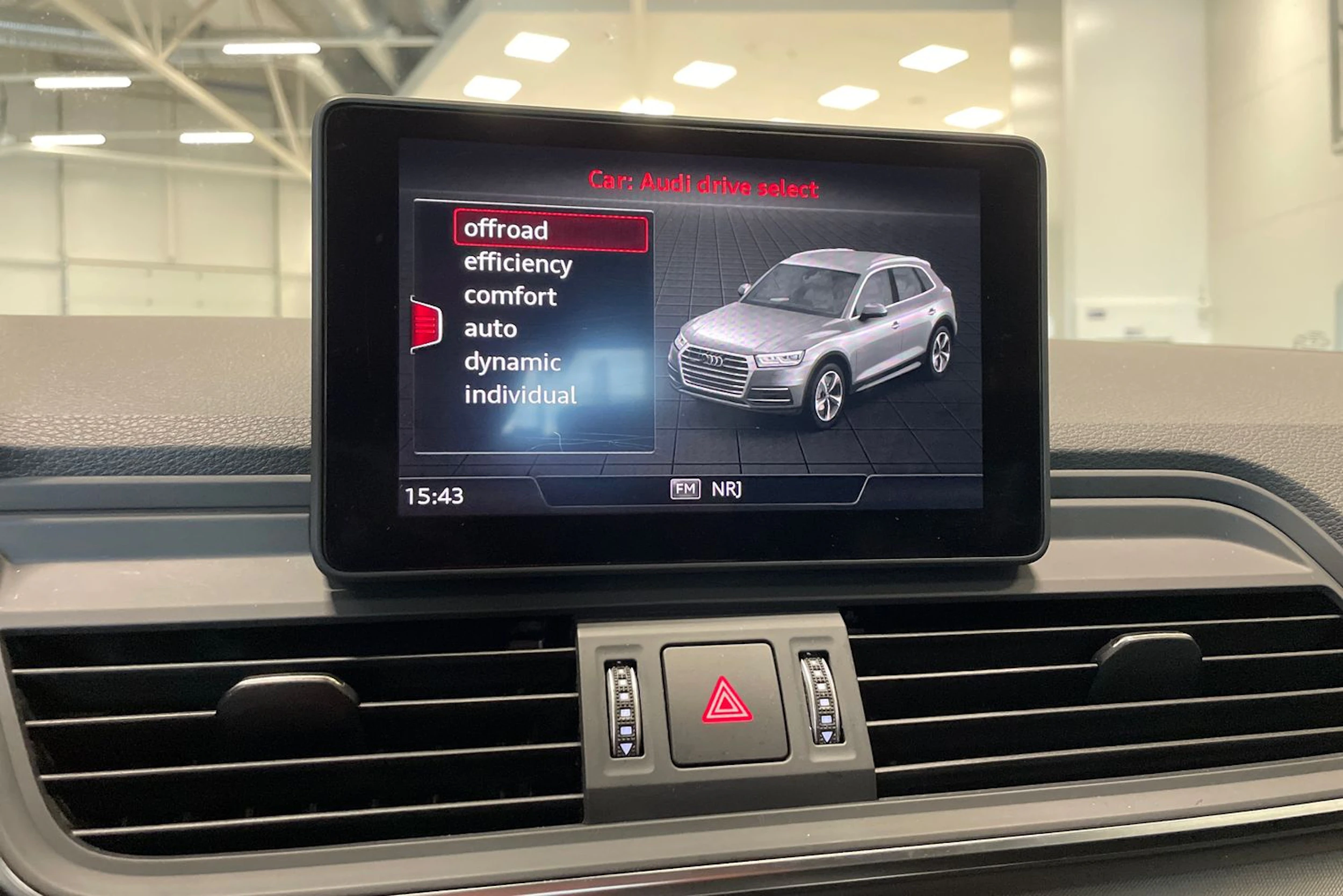 punainen Audi Q5 2017 kuva 19.