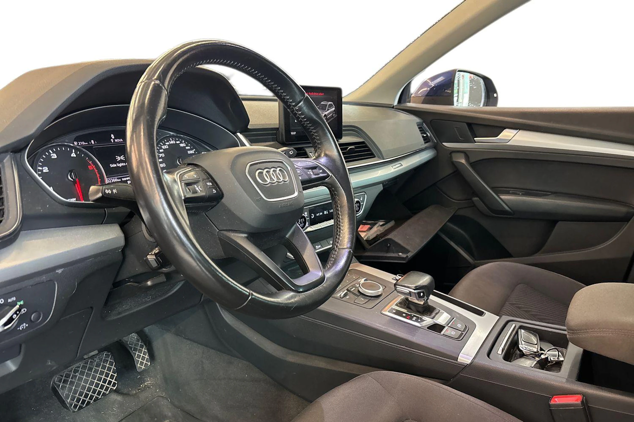 sininen Audi Q5 2017 kuva 3.