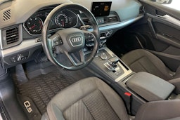 Sininen Audi Q5 2017 kuva 7.