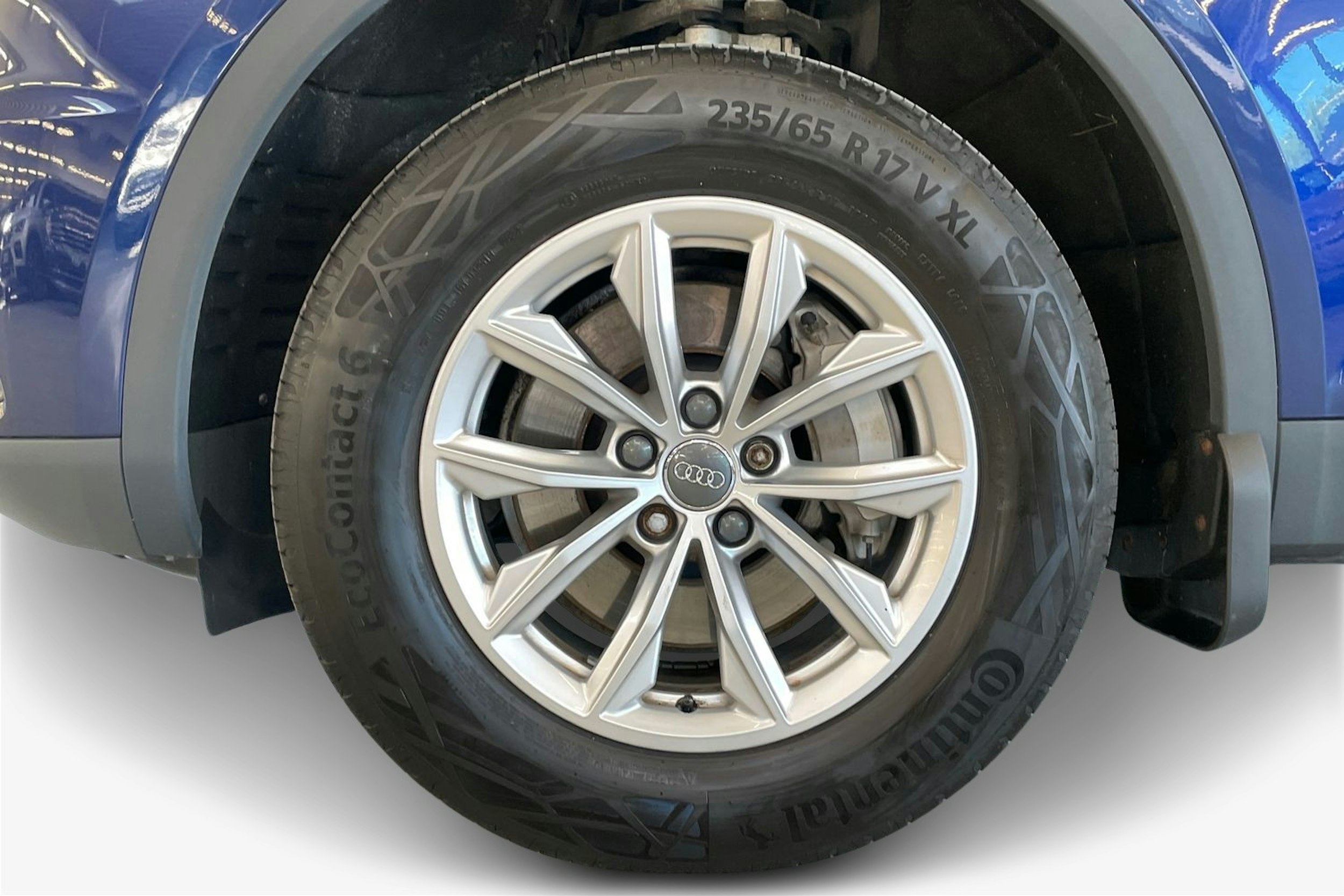 Sininen Audi Q5 2017 kuva 11.
