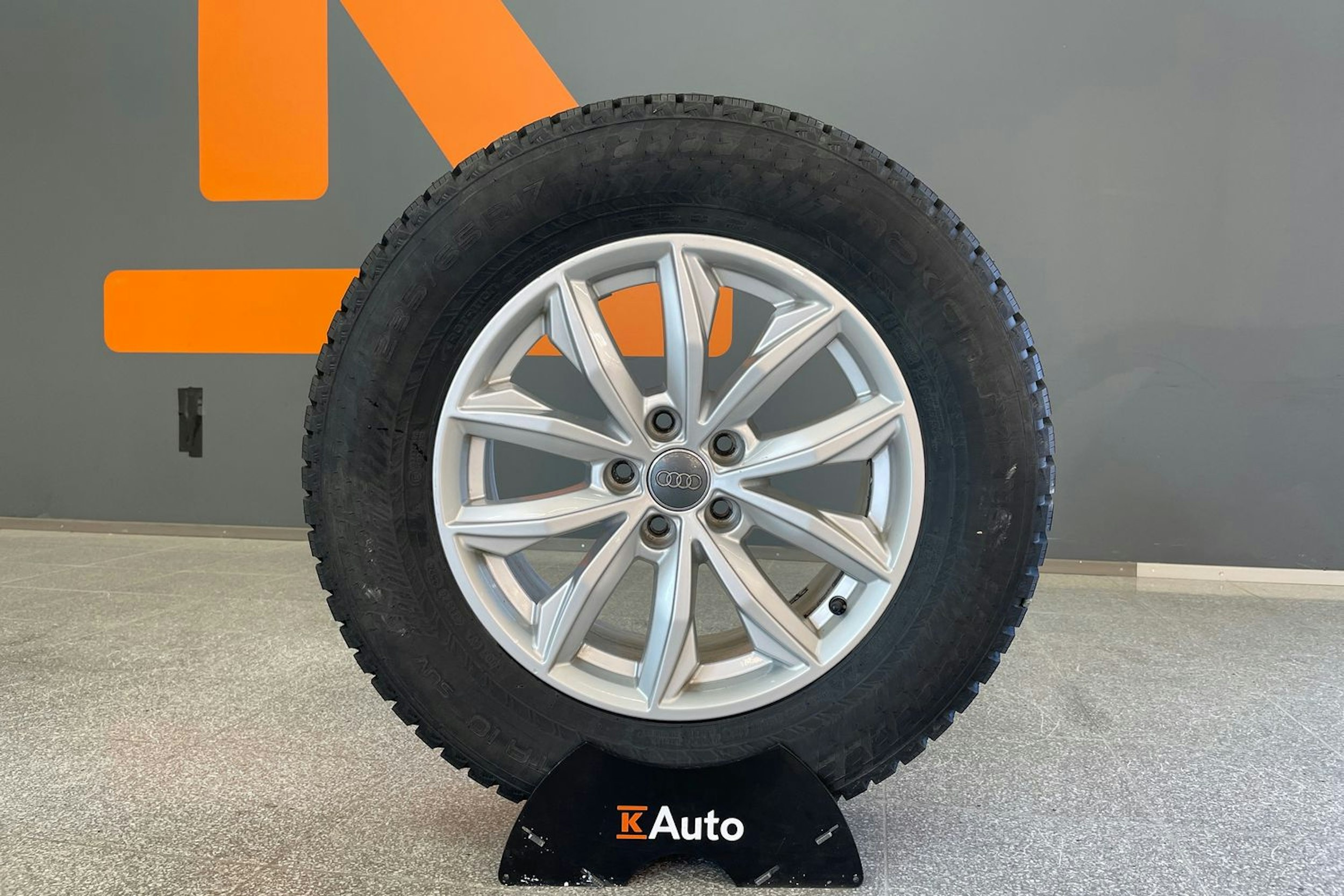 Sininen Audi Q5 2017 kuva 13.