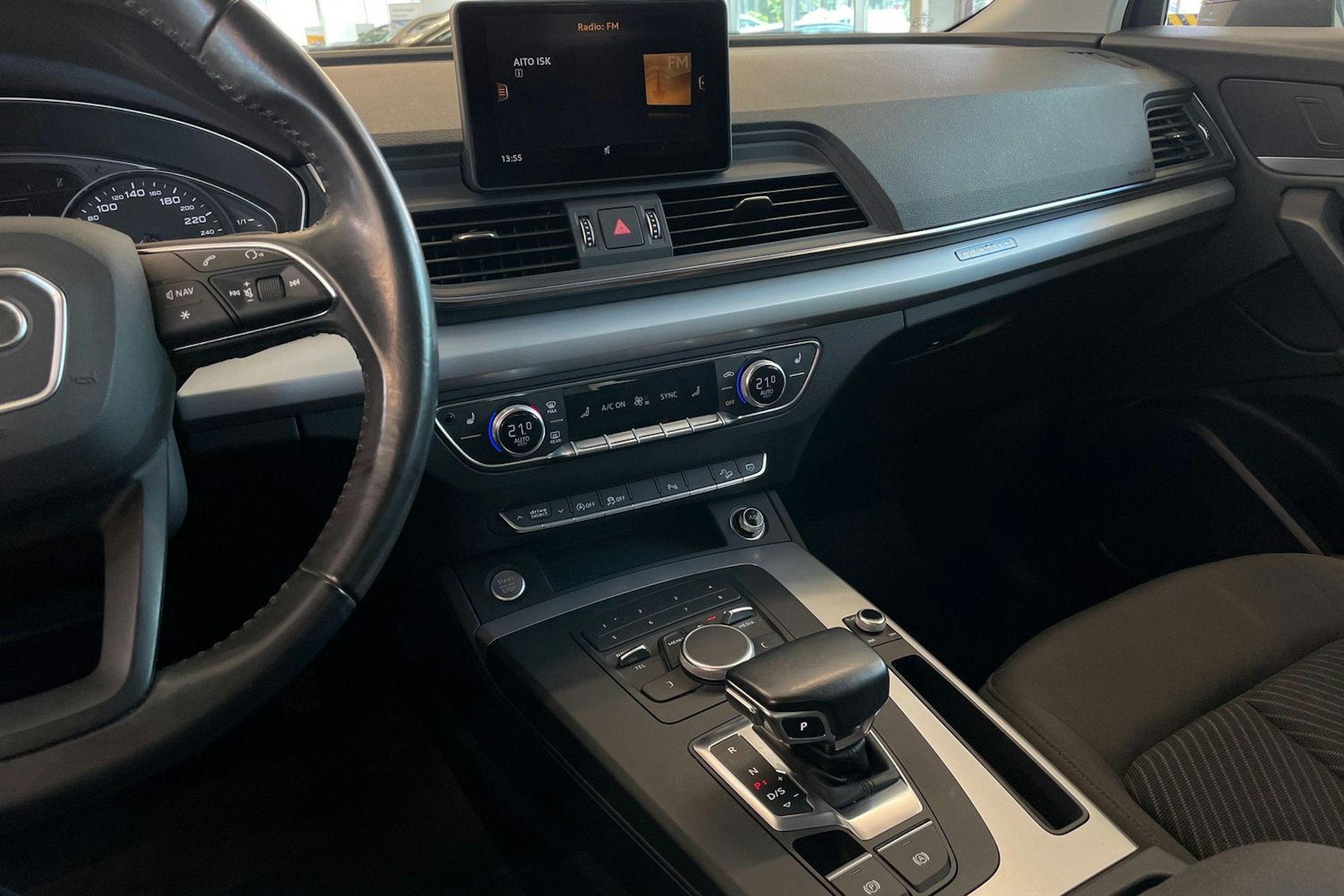 Sininen Audi Q5 2017 kuva 21.