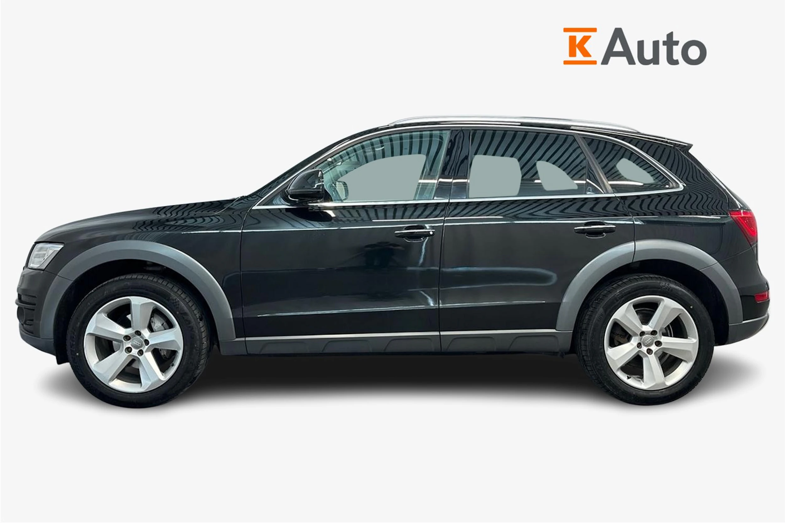 musta Audi Q5 2017 kuva 5.