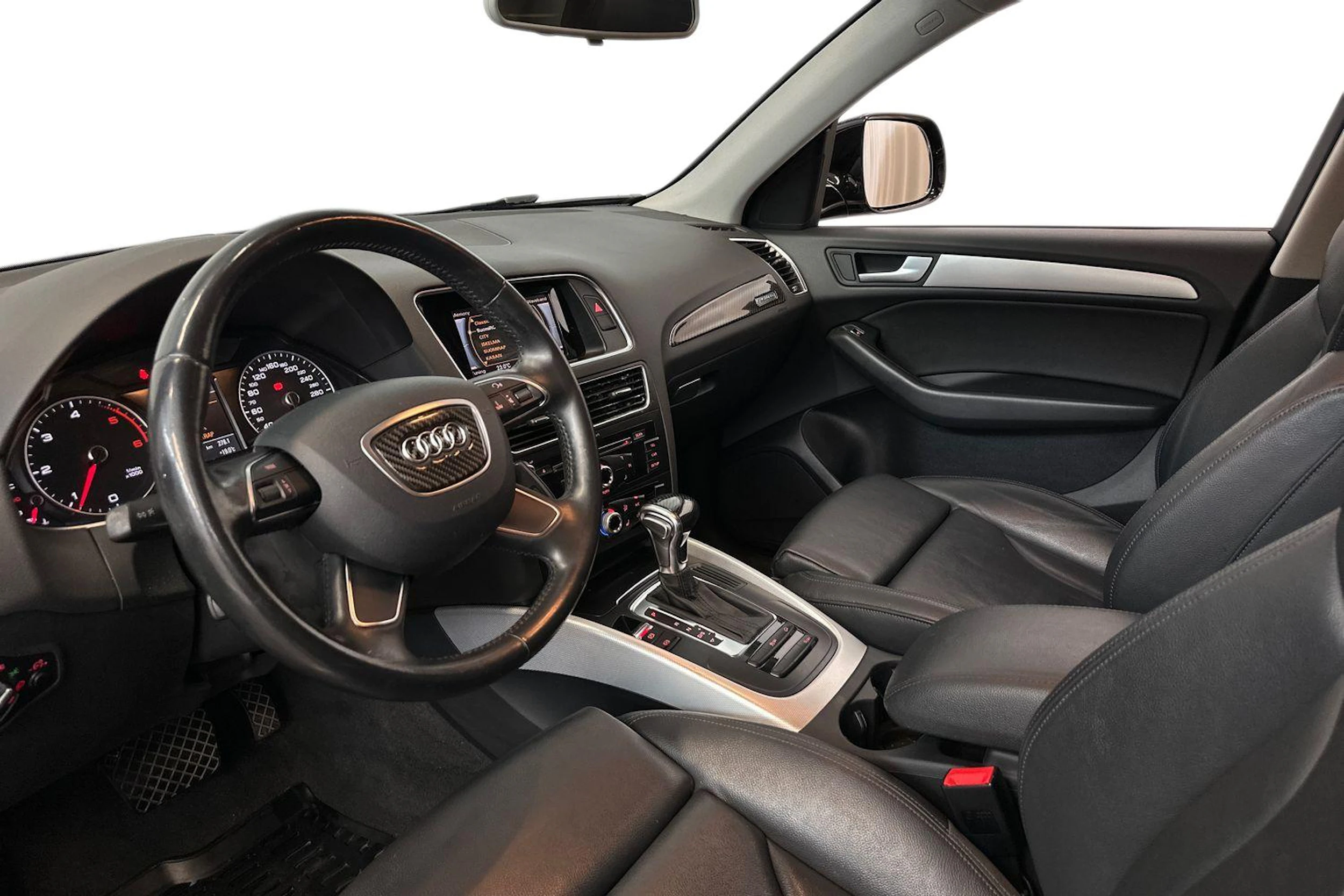 musta Audi Q5 2017 kuva 6.