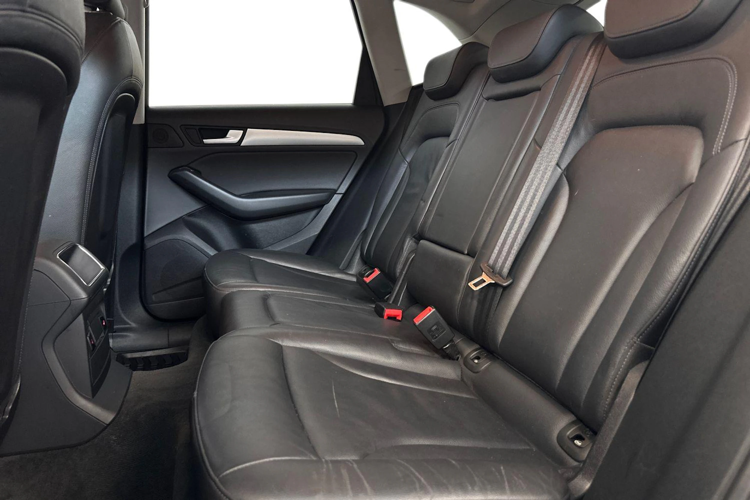 musta Audi Q5 2017 kuva 8.